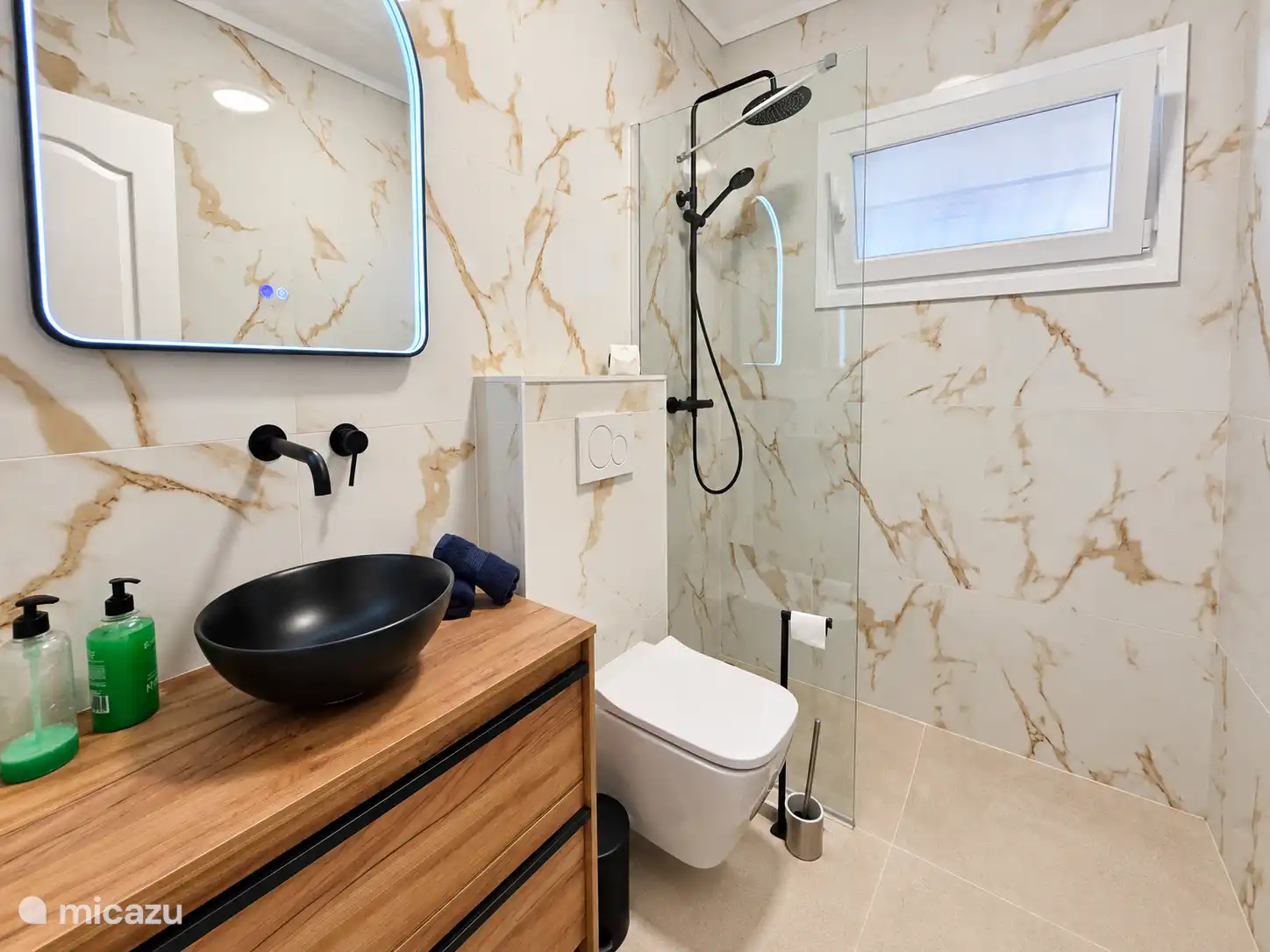 Badezimmer 1 von 2