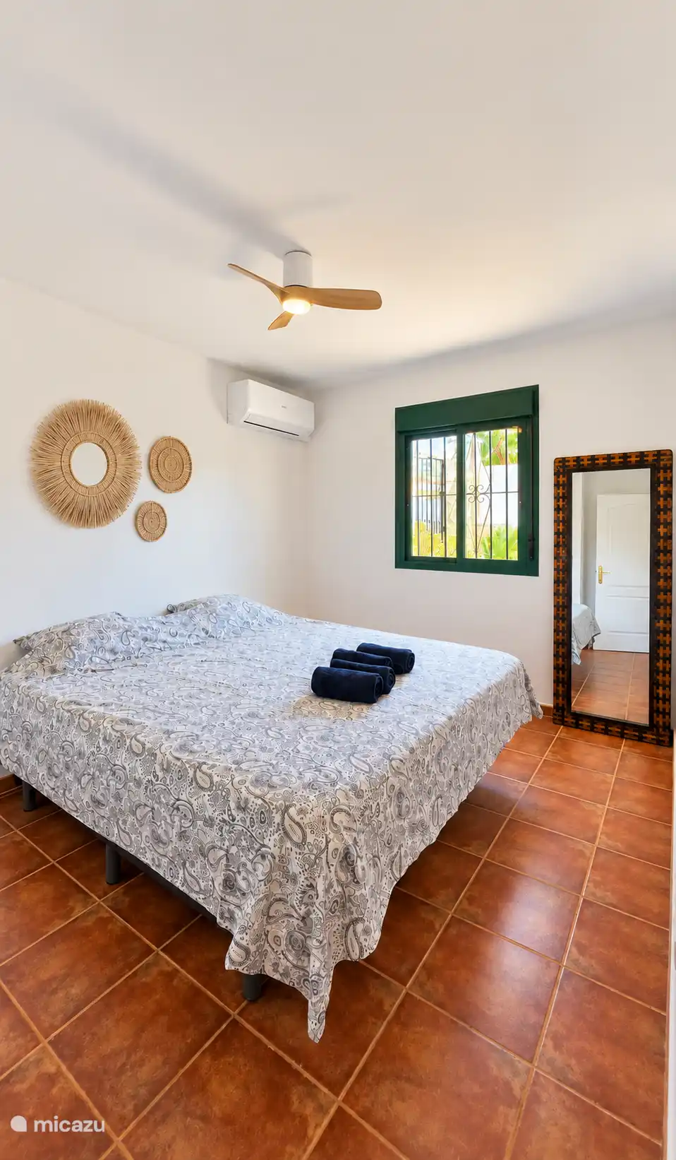 Schlafzimmer 1