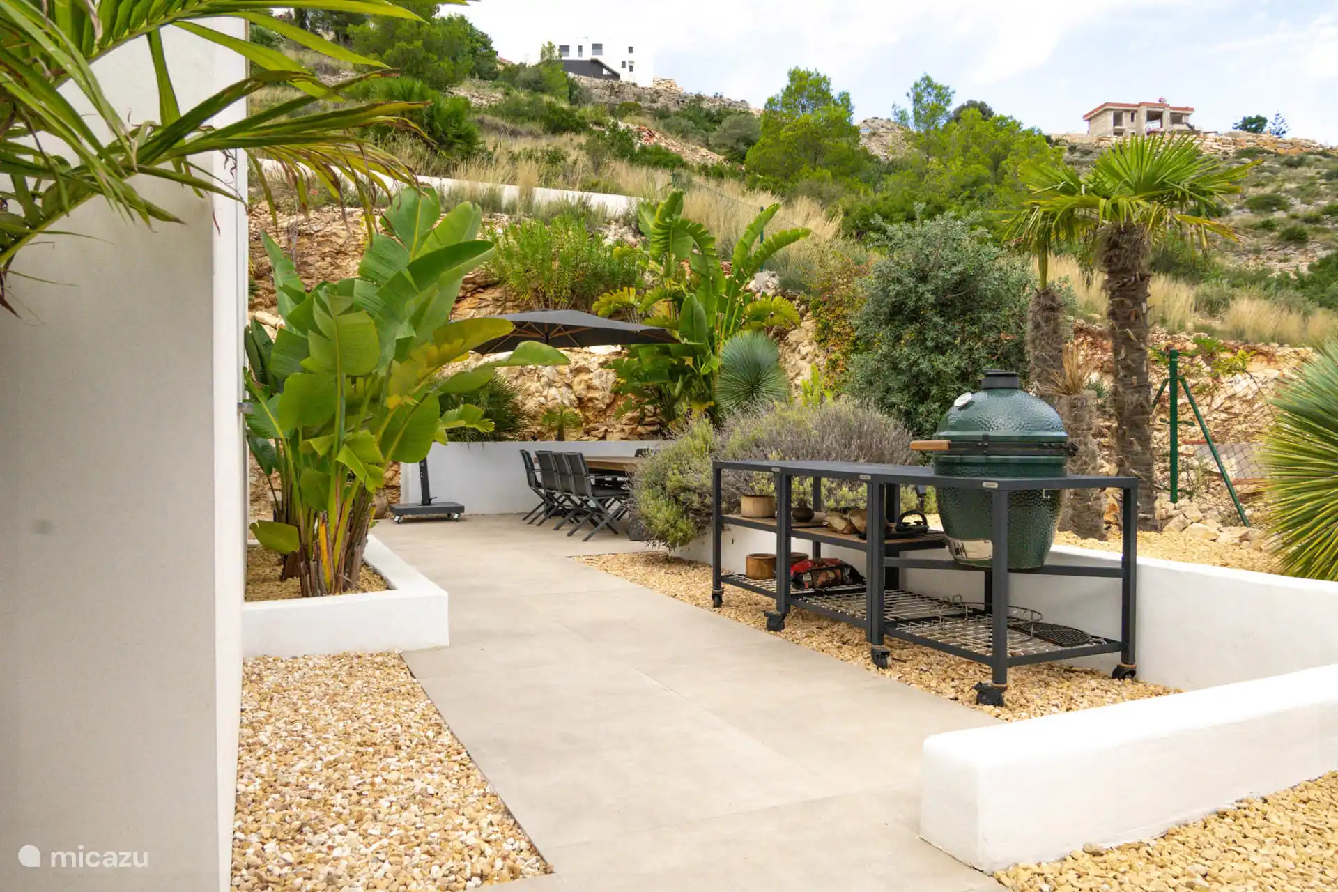 Zona de estar con barbacoa Green Egg