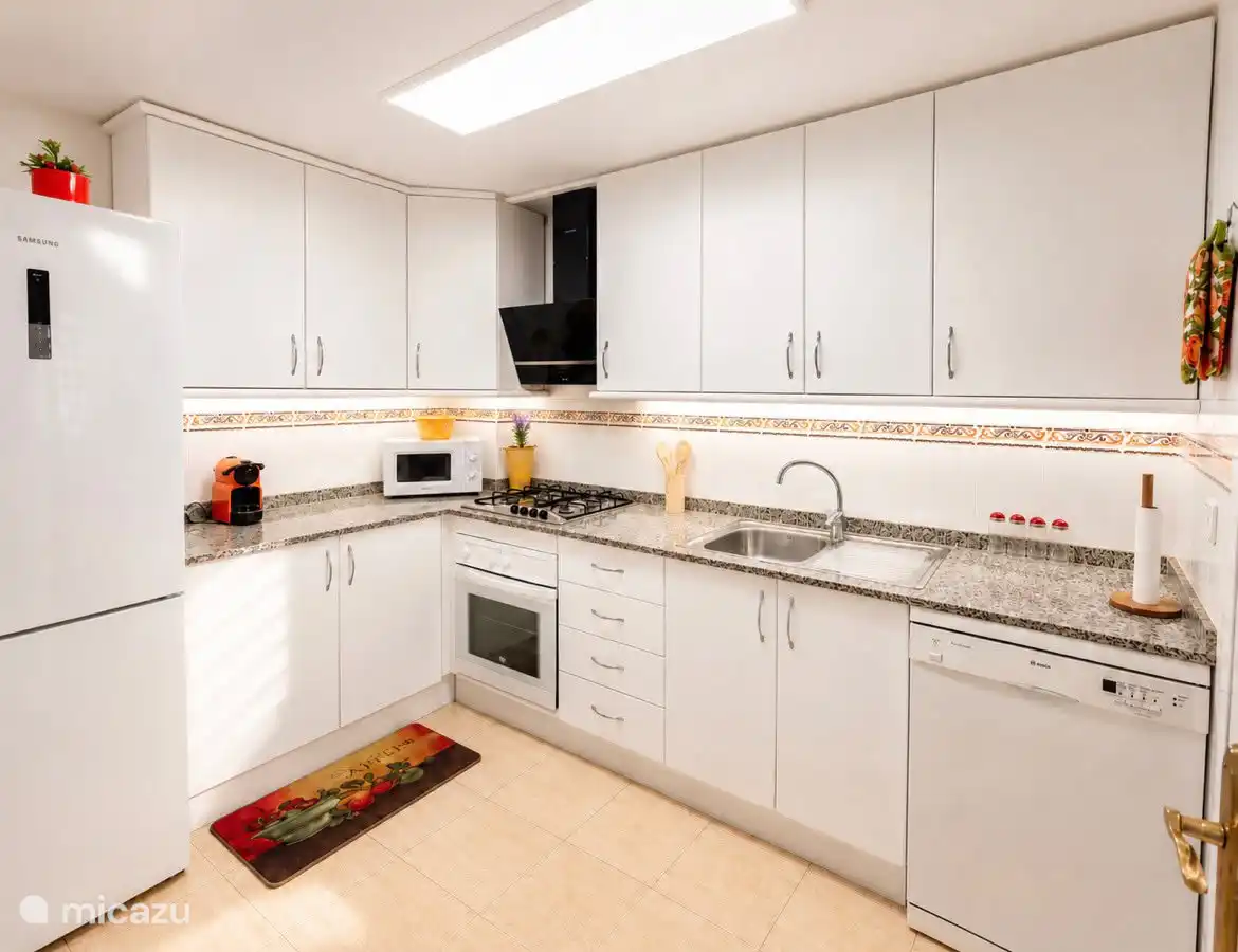 Cocina completamente equipada