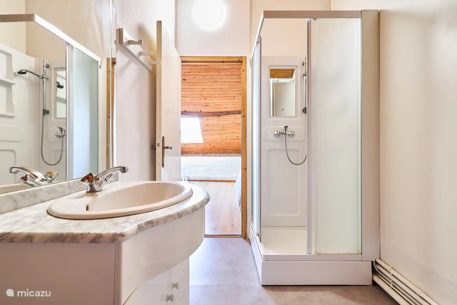 Badkamer van de kamer Rhéoboam