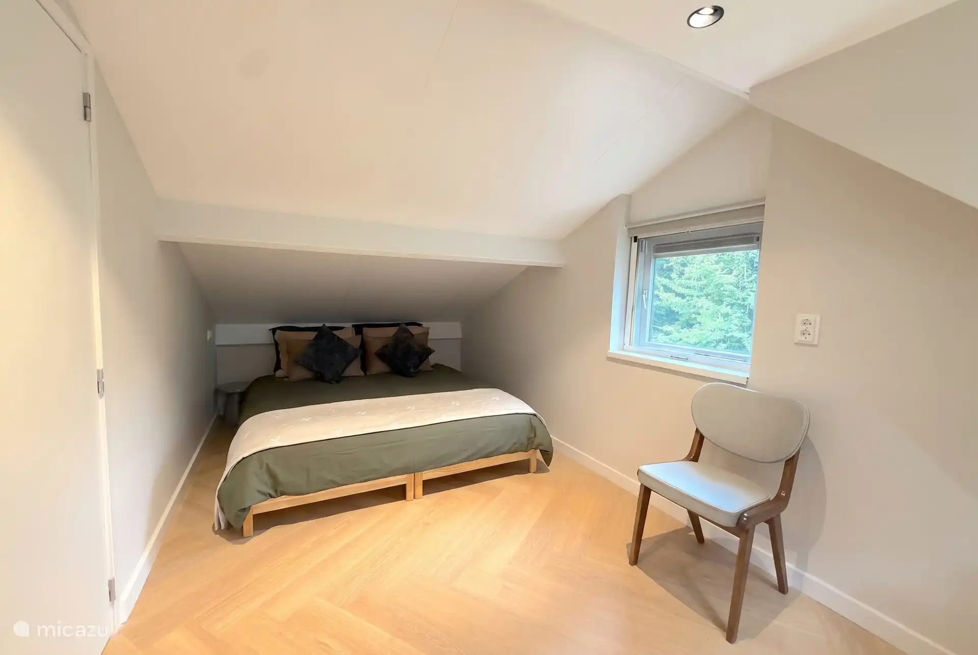 Slaapkamer 3 - twinbed (opstelling aan elkaar), met aparte kledingkast