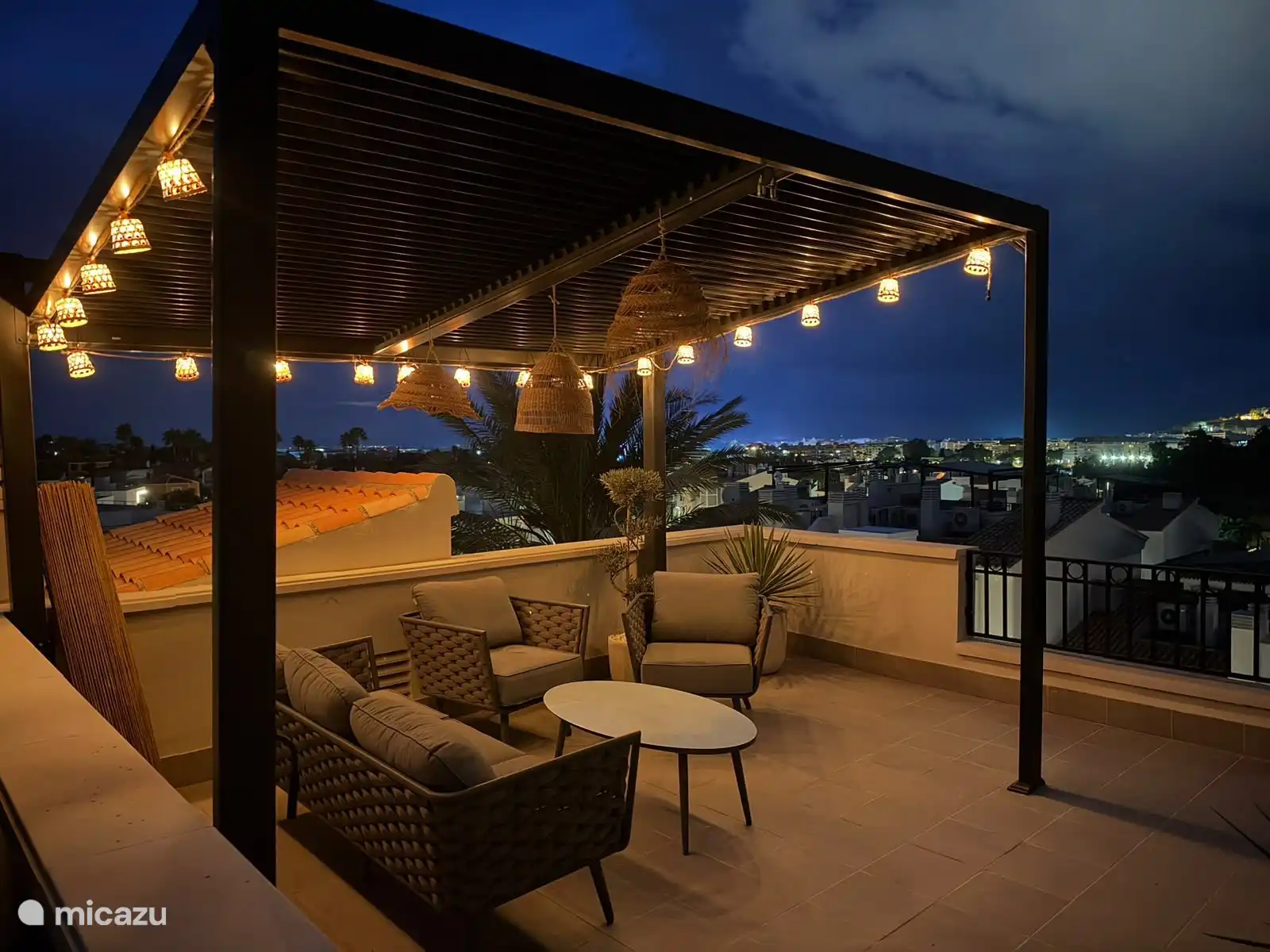 Dachterrasse bei Nacht 