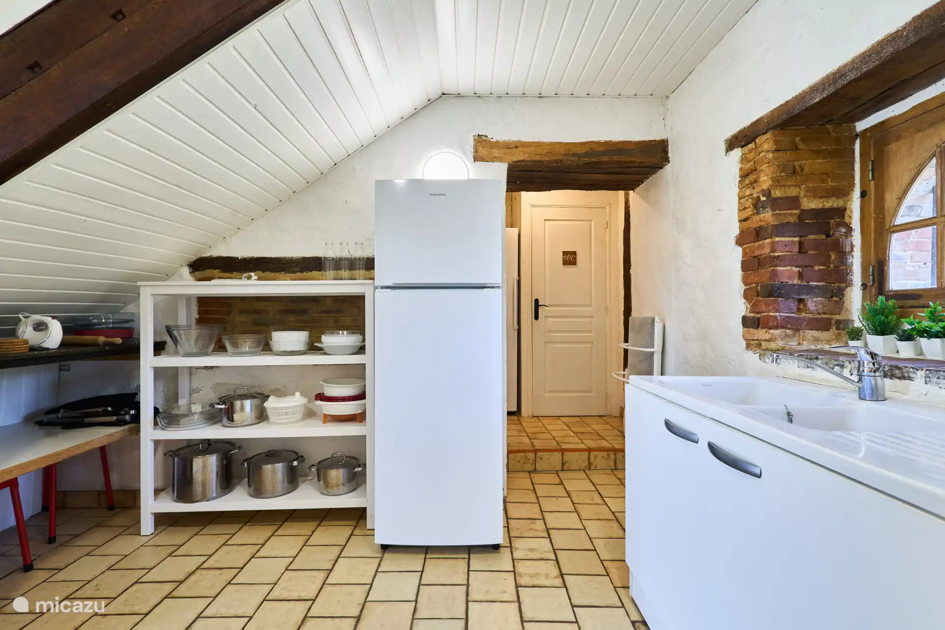 De uitgeruste keuken