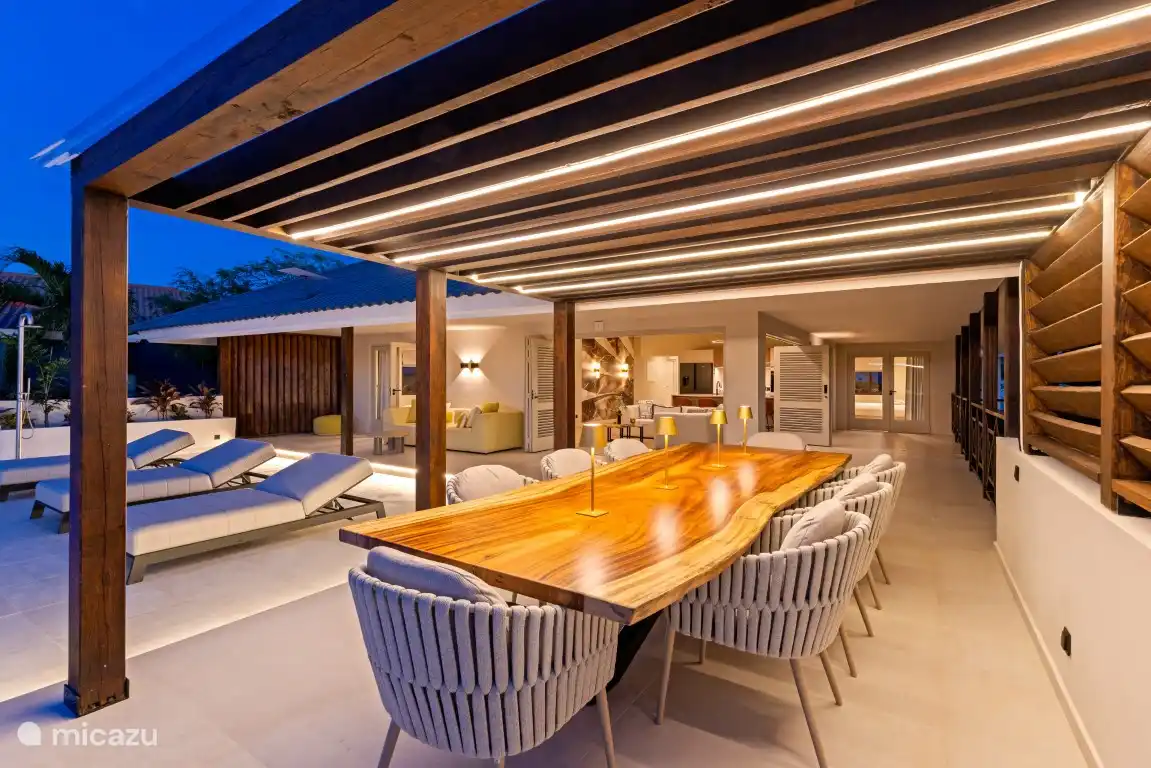 Pergola está equipada con iluminación LED regulable