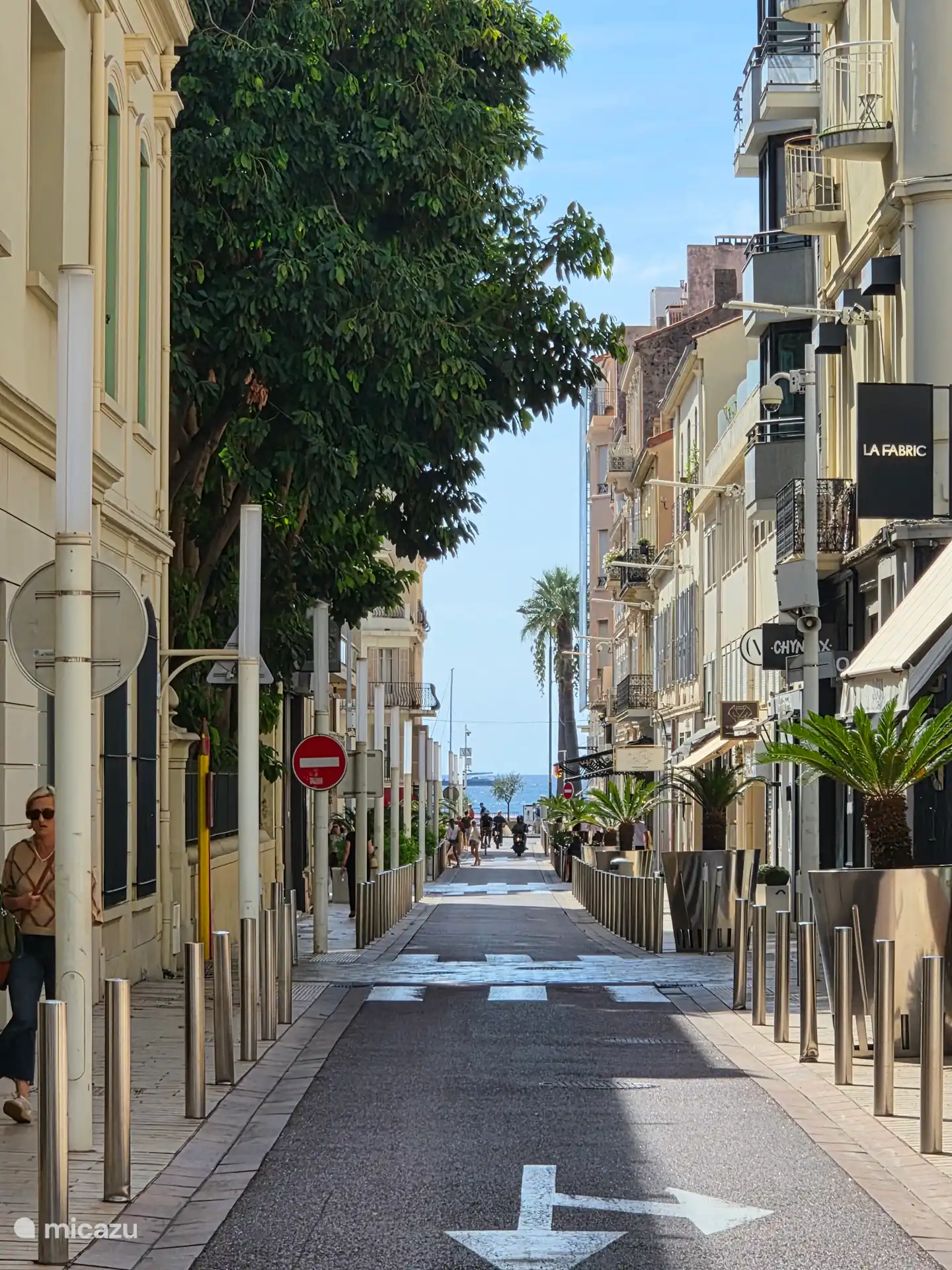 De straat die terugleidt naar de kust La Croisette, vanaf het appartement op loopafstand 