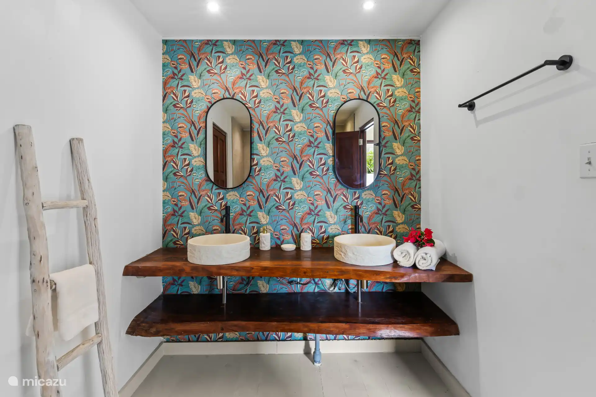 Badkamer Blue Parrot Curacao vakantiehuis