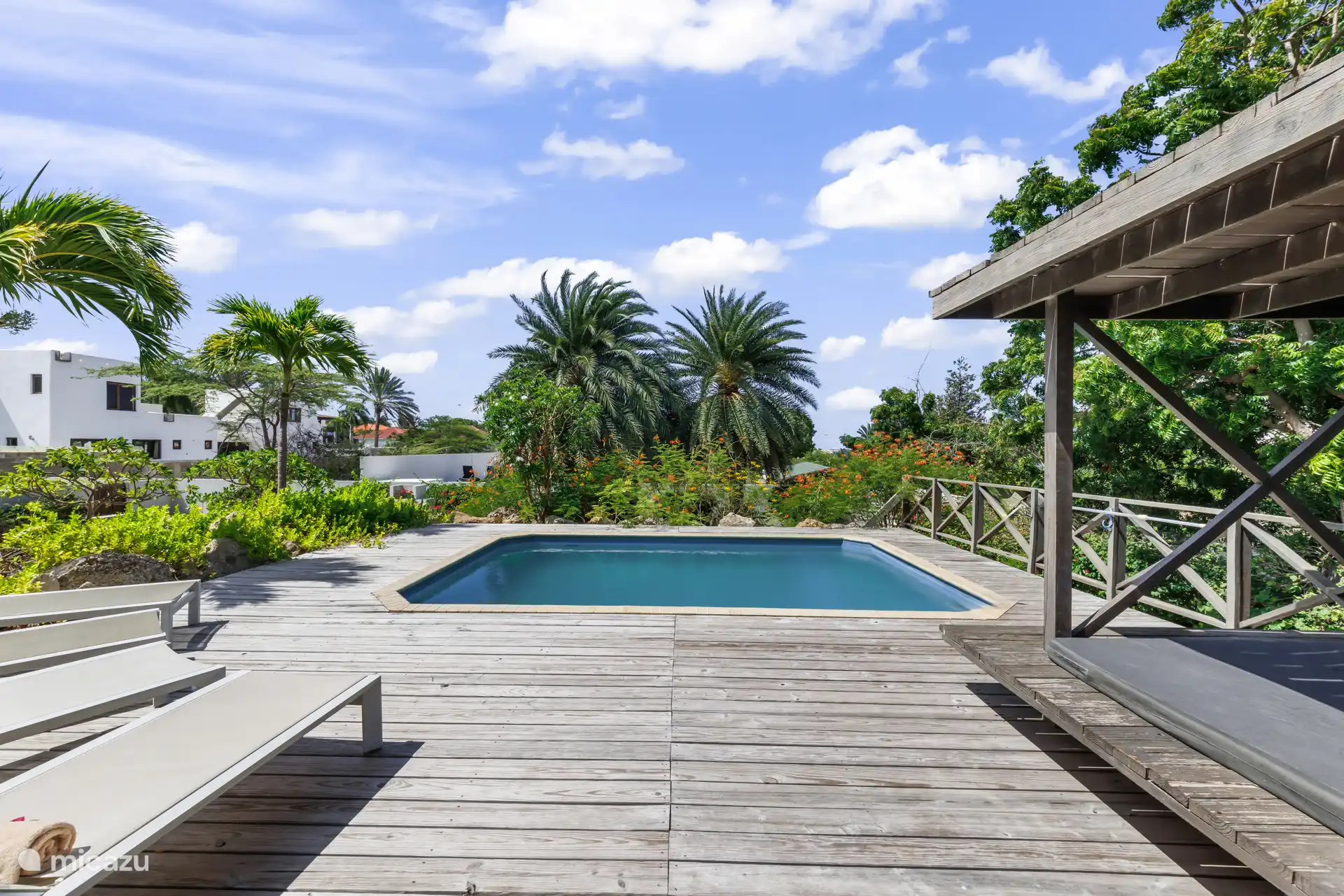 Het zwembad van Blue Parrot Curacao