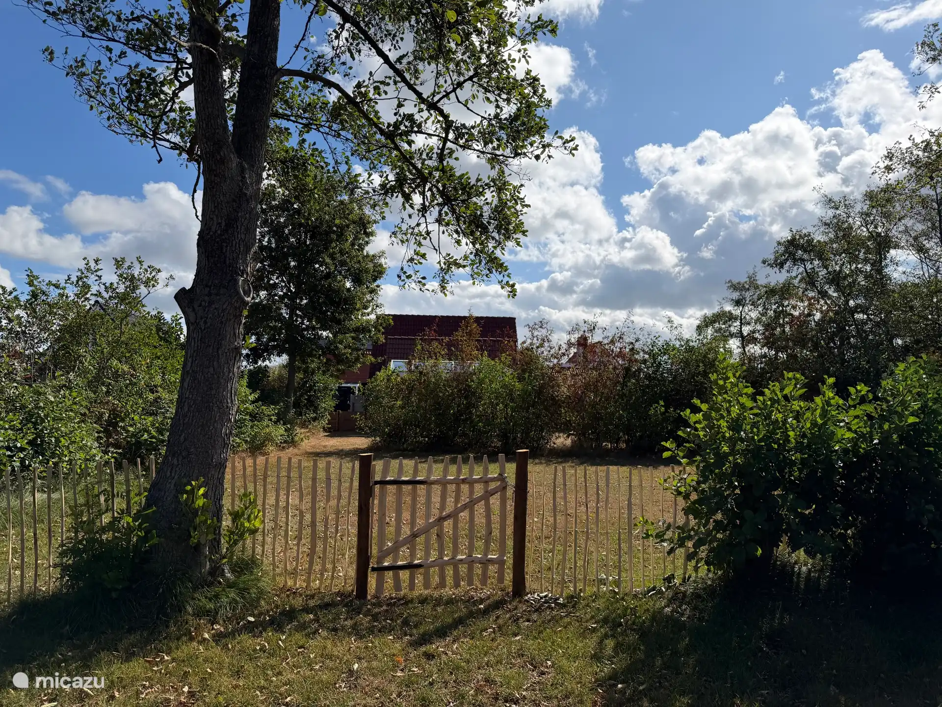afgesloten zeer grote tuin