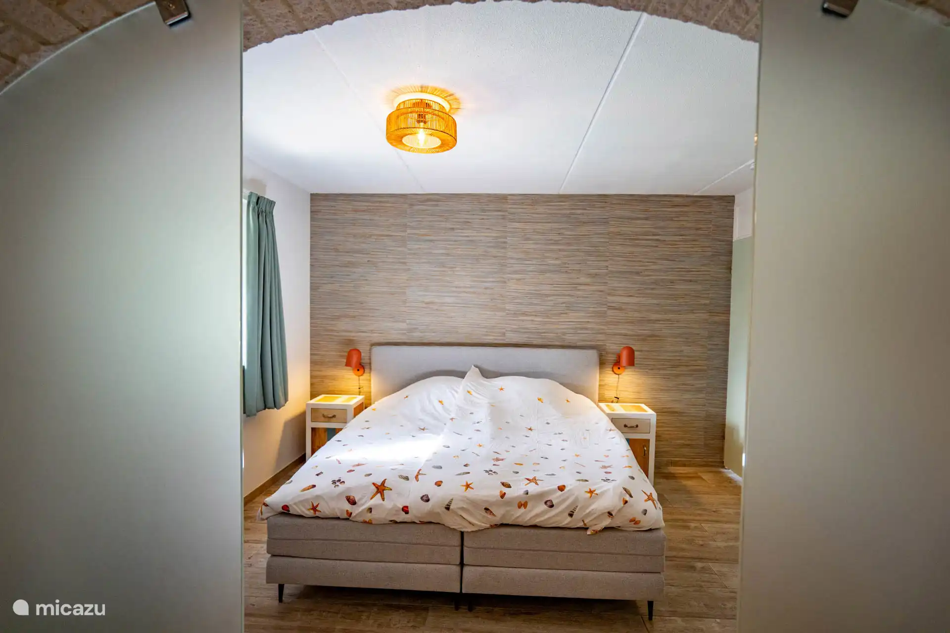 Boxspringbett unten mit 2-Personen-Topper
