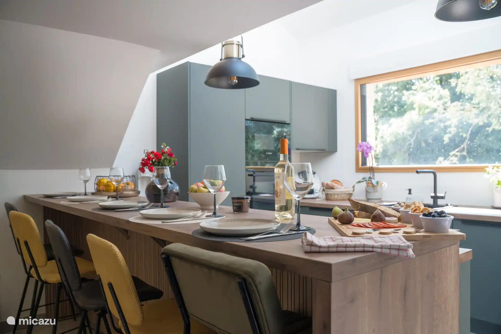 Keuken met grote eetbar