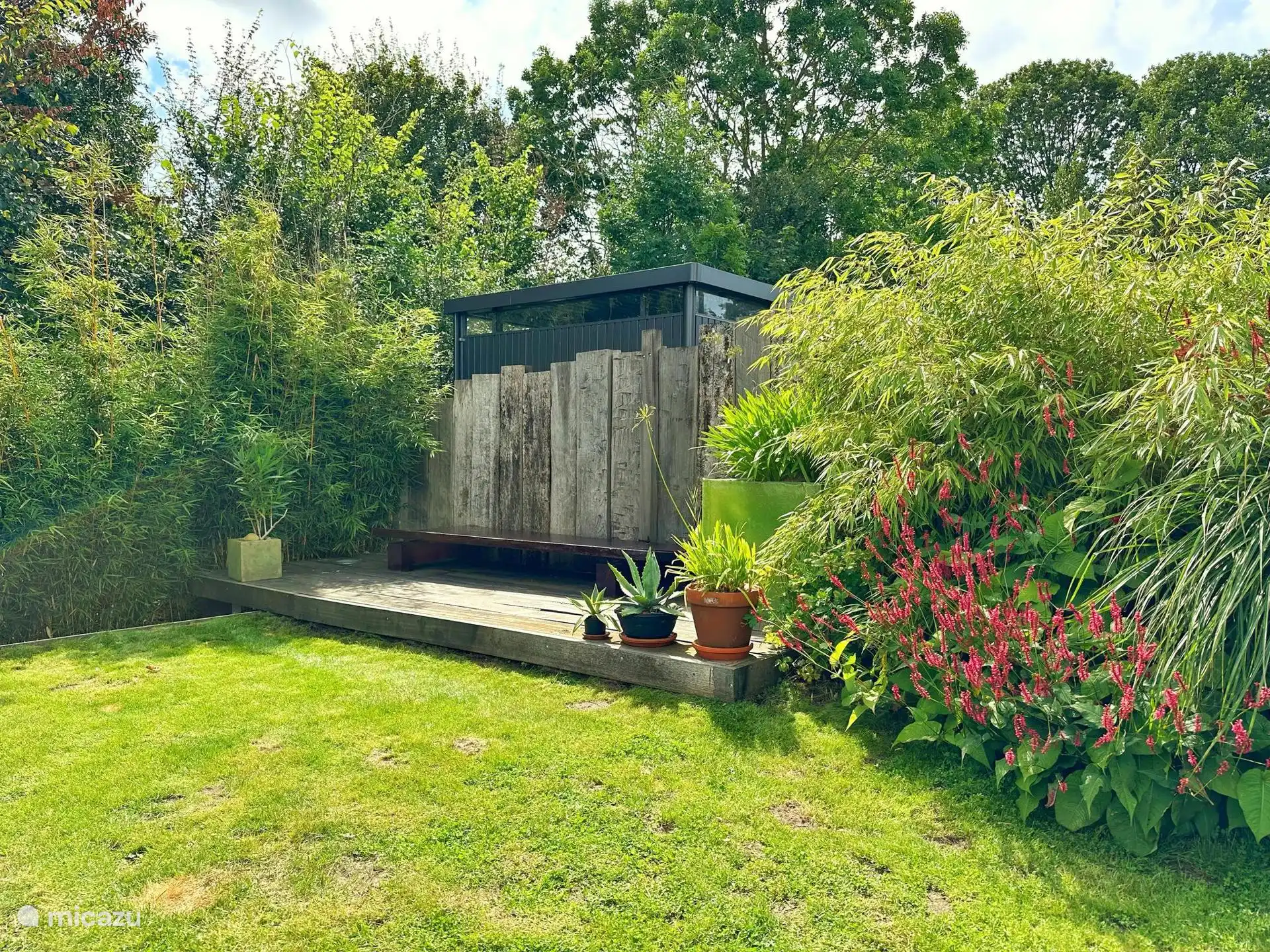 Tuin met tuinhuisje