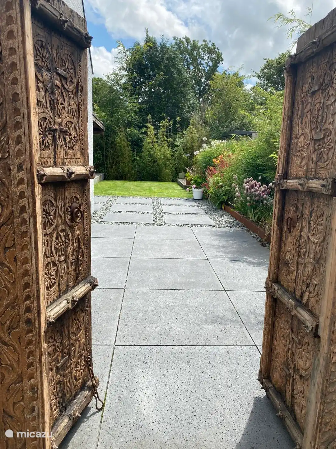 Doorkijk naar de tuin