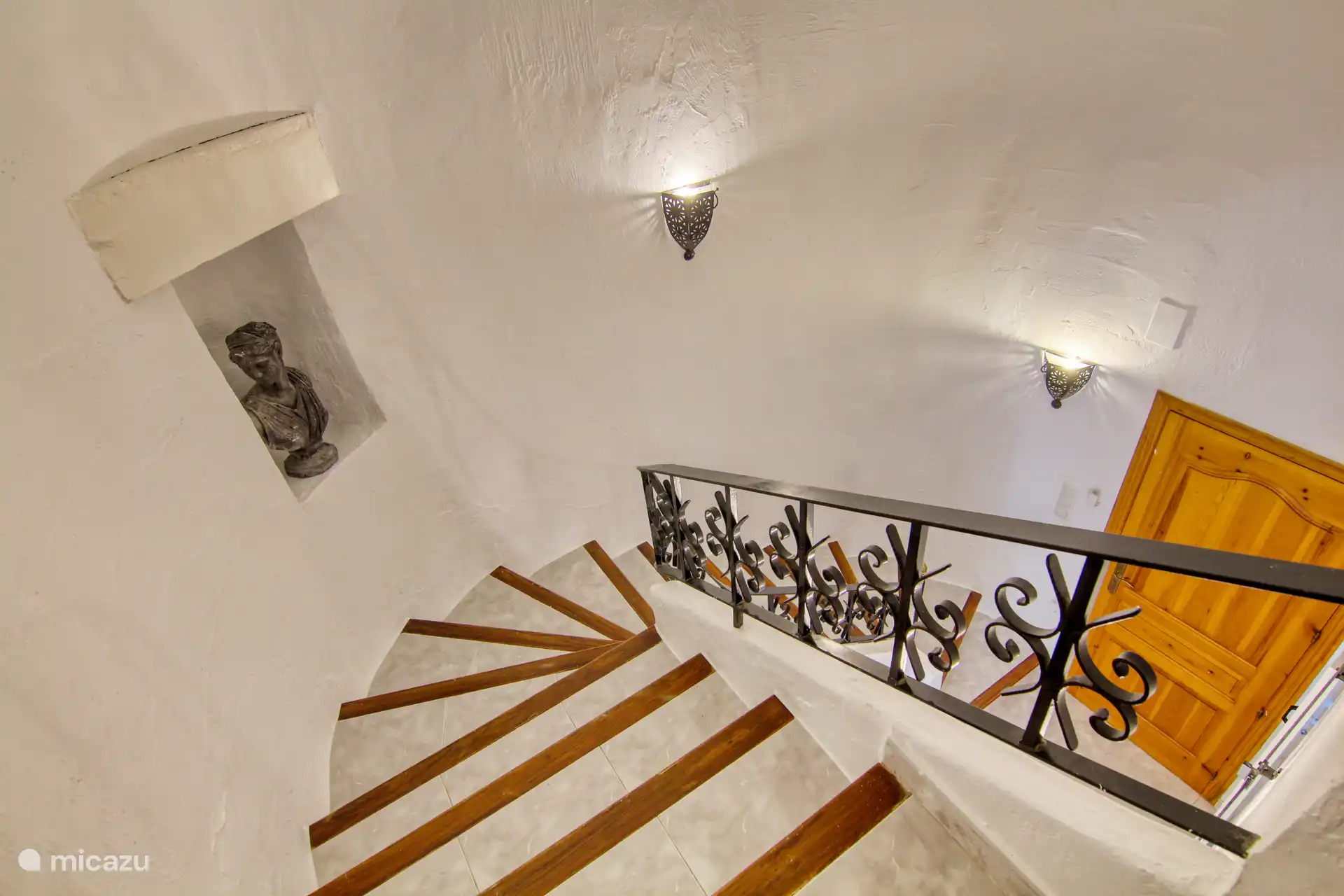 Treppen zum Haupteingang