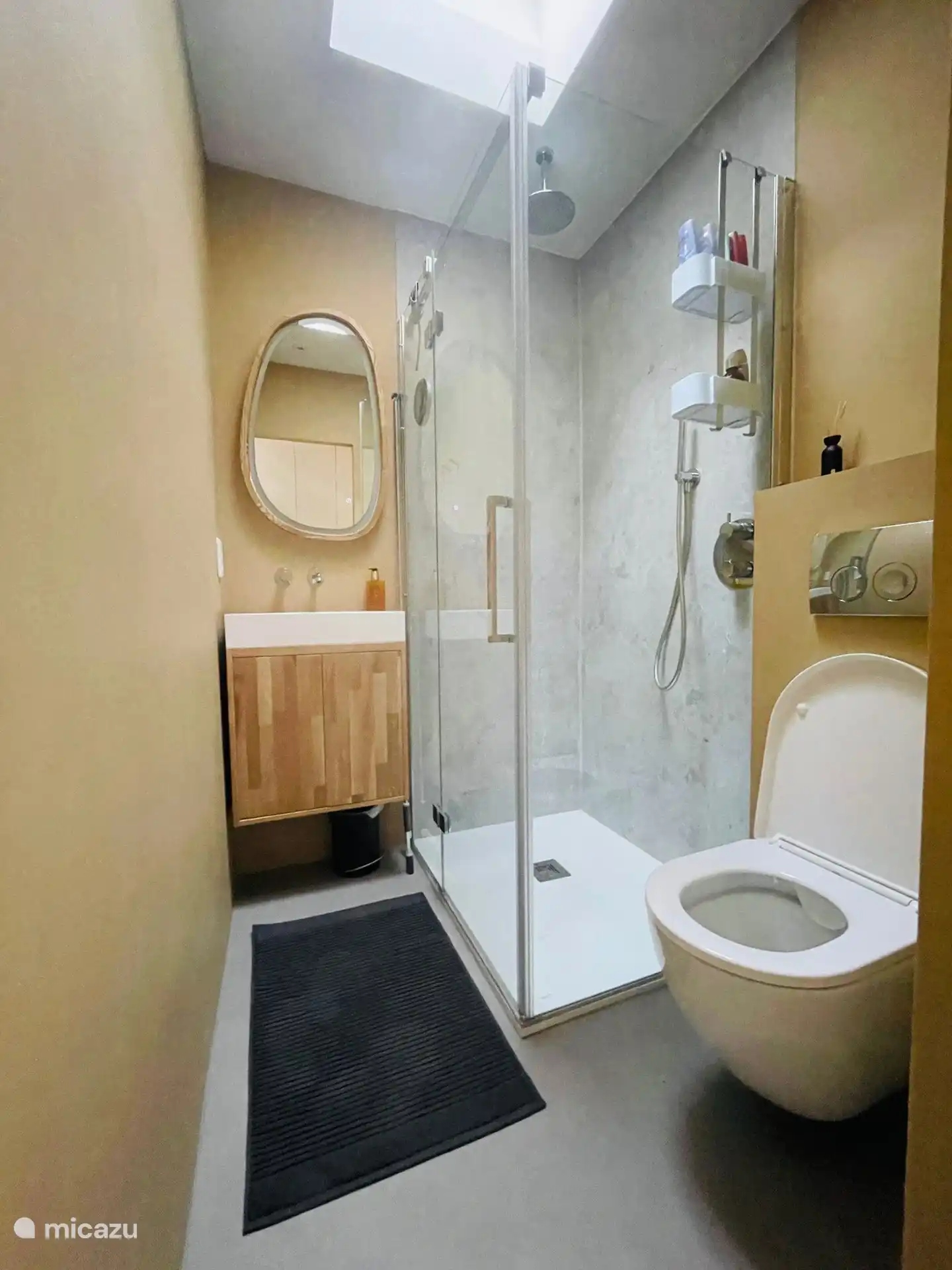 Baño compacto y moderno