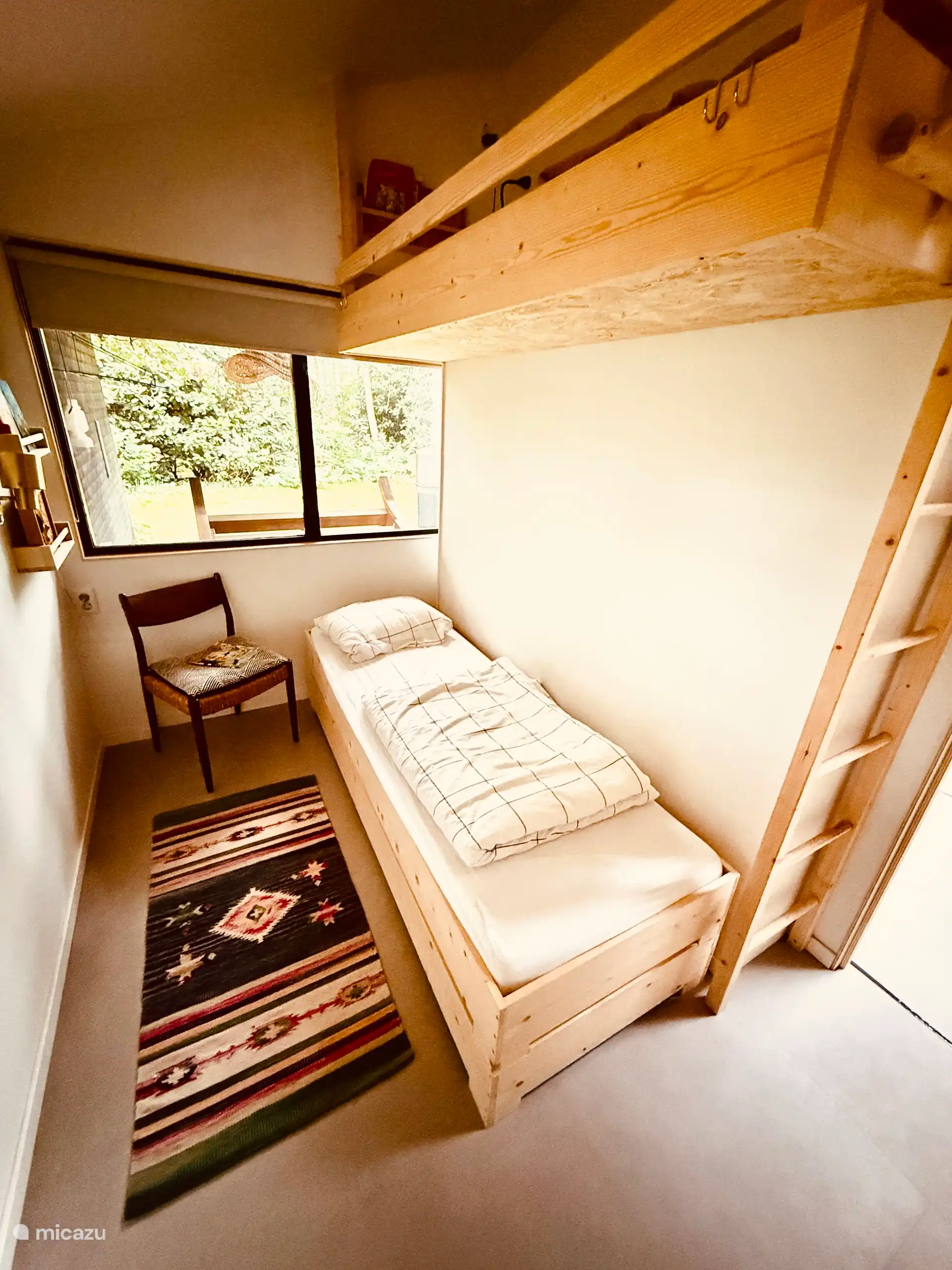 Segundo dormitorio (infantil) con posibilidad de apilar 2 camas y una cama tipo altillo.