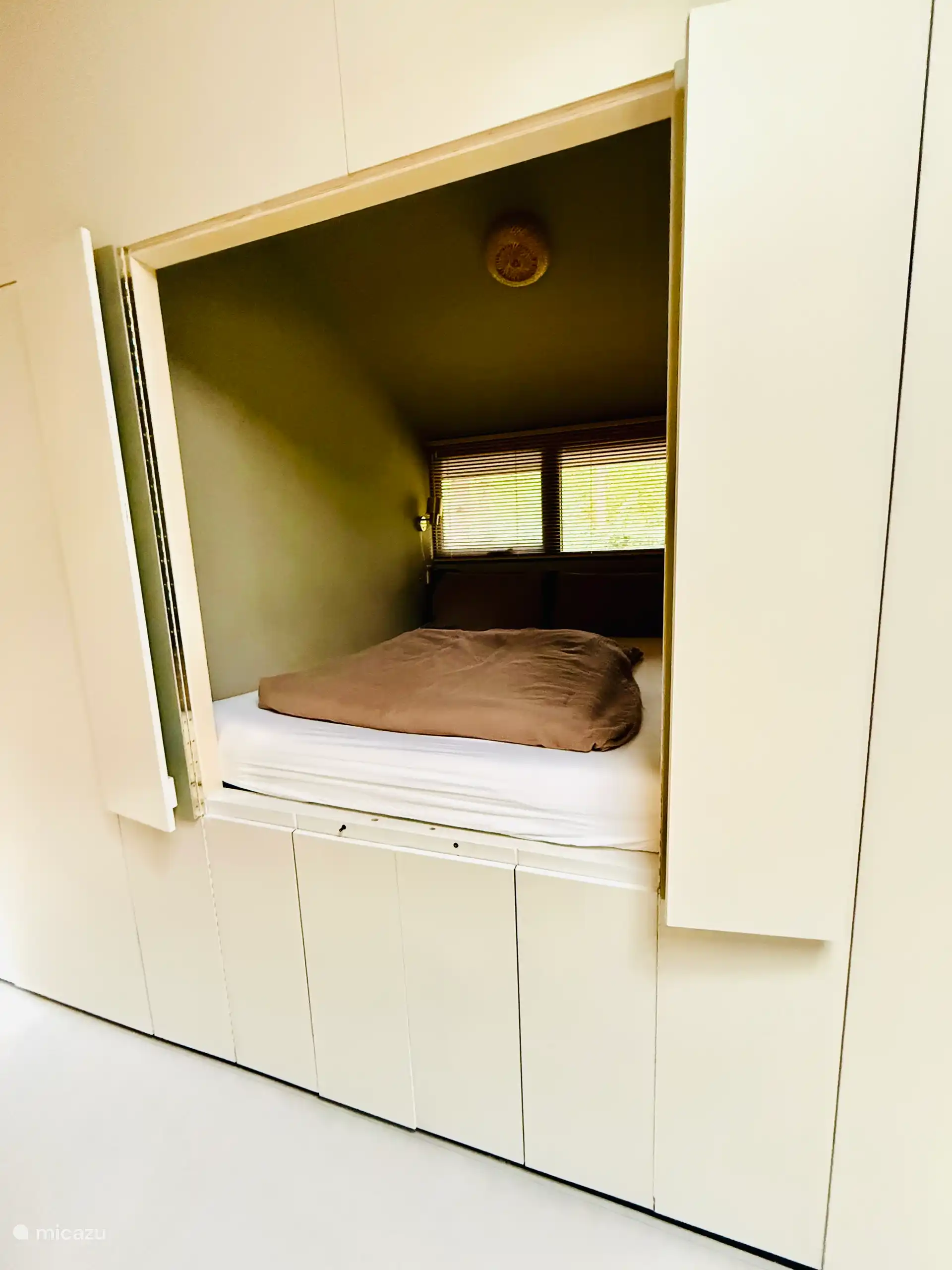 Cama con 2 colchones de 80x210 y ventilación natural