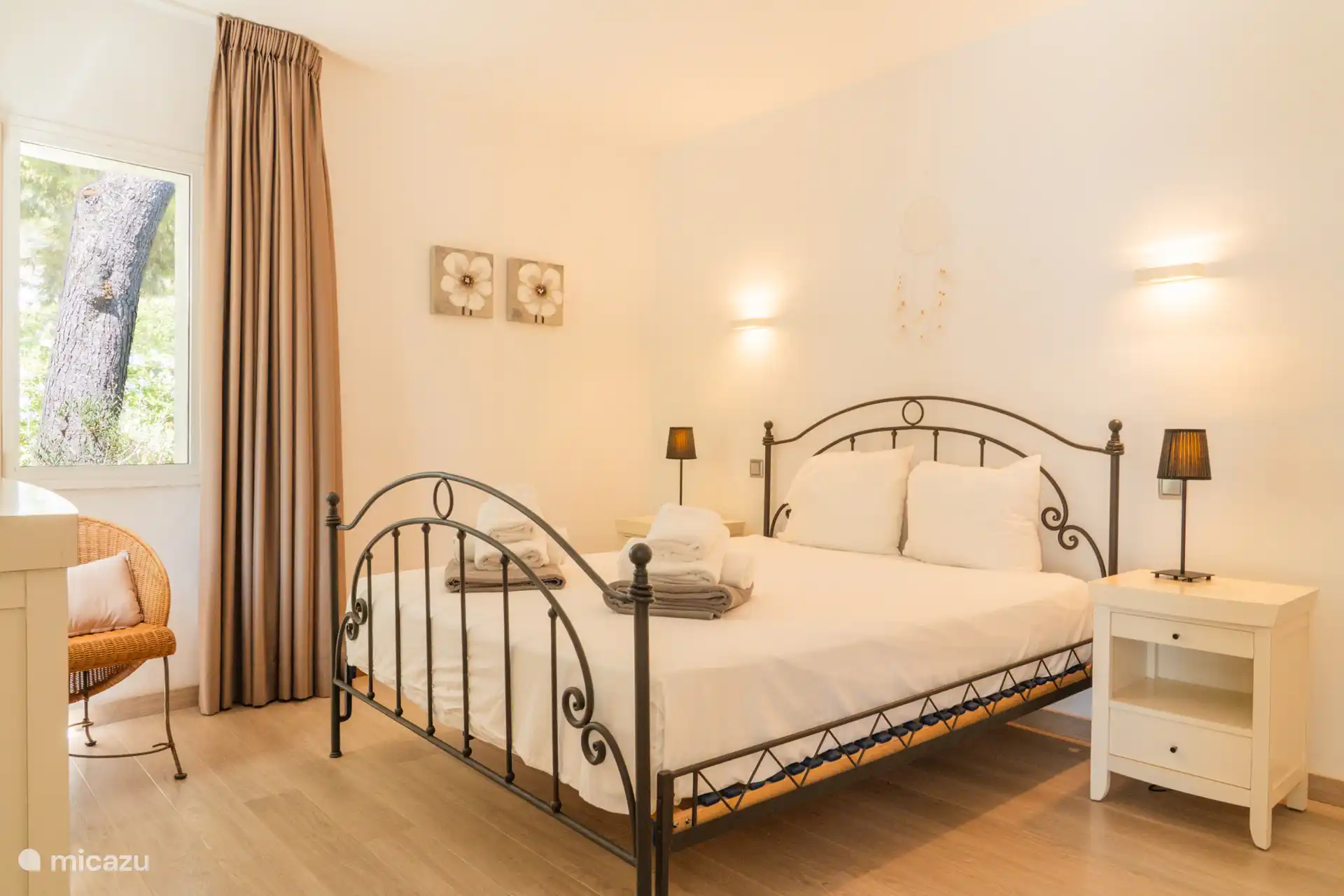 Schlafzimmer 1