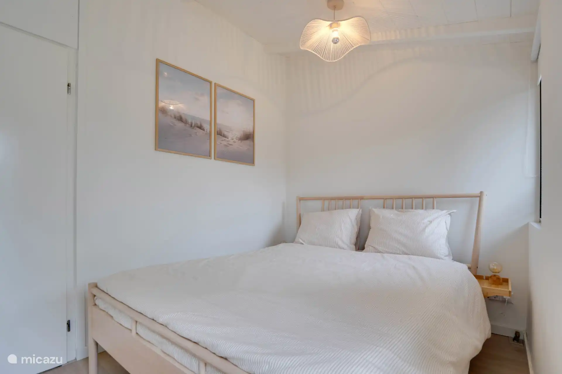 La chambre principale dispose d’un lit double de 160X200 et d’une armoire spacieuse