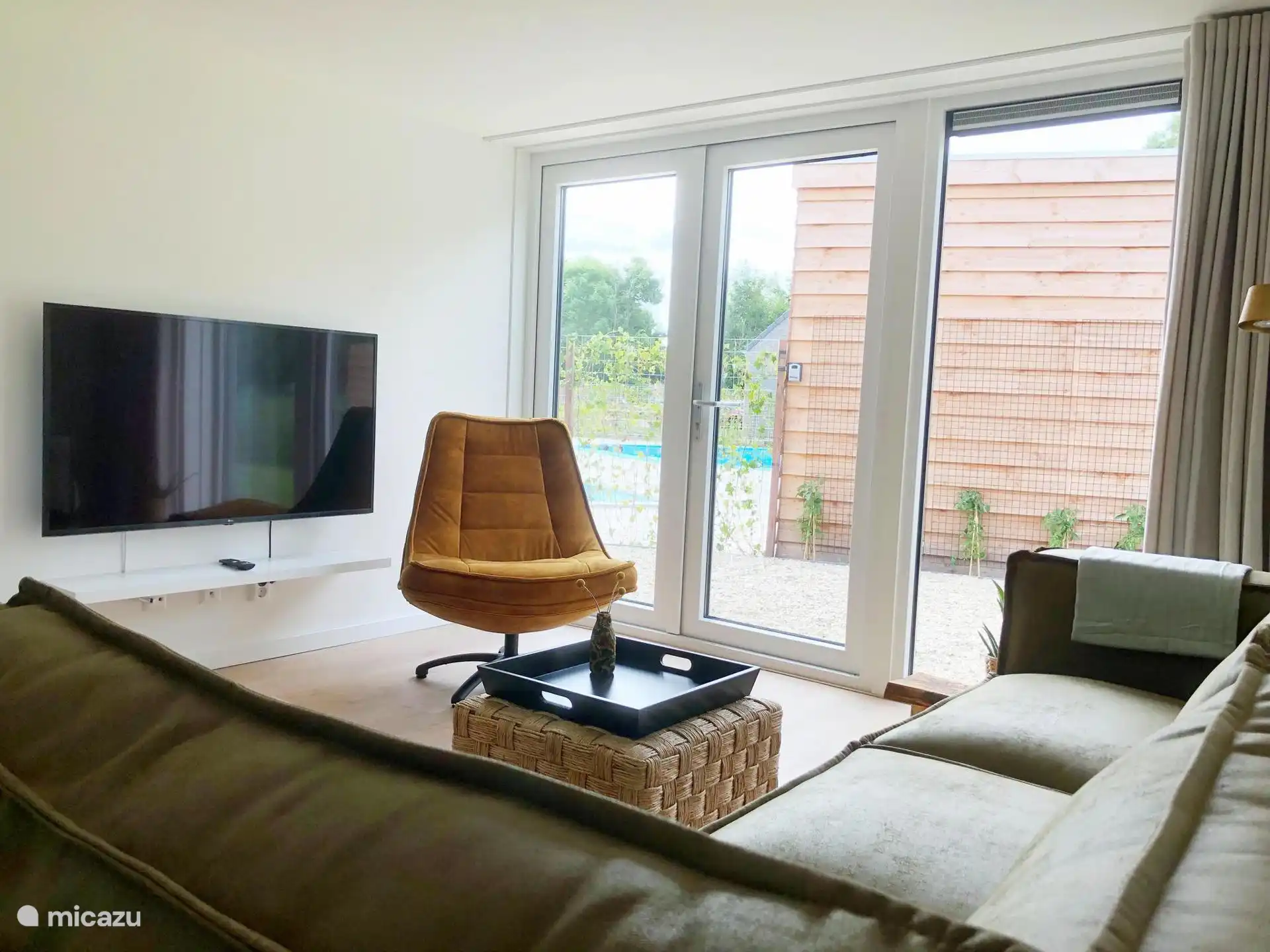 Salón con televisión