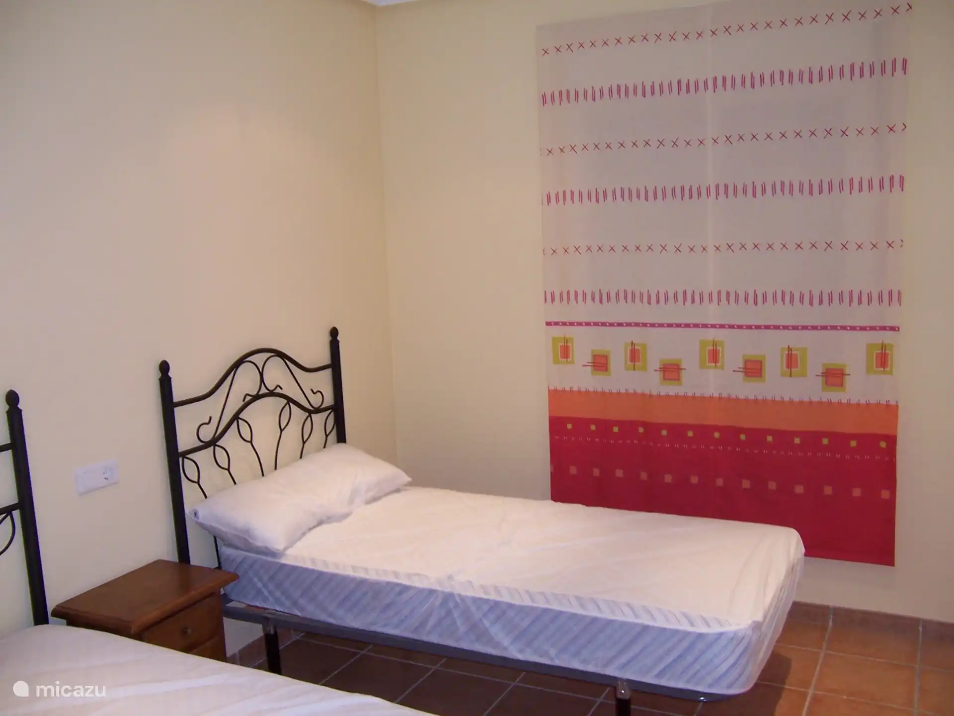 Slaapkamer 2 bedden 90 benedenverdieping