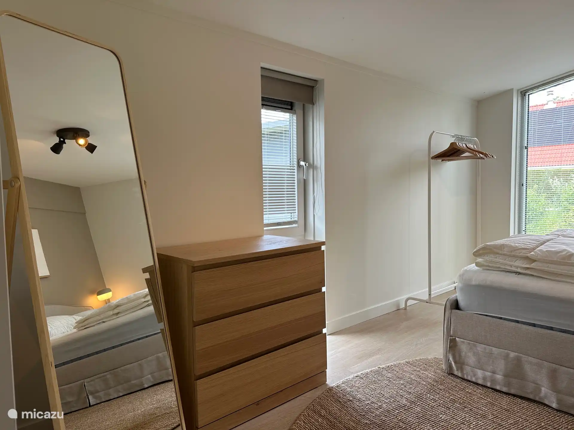 Slaapkamer met ladekast