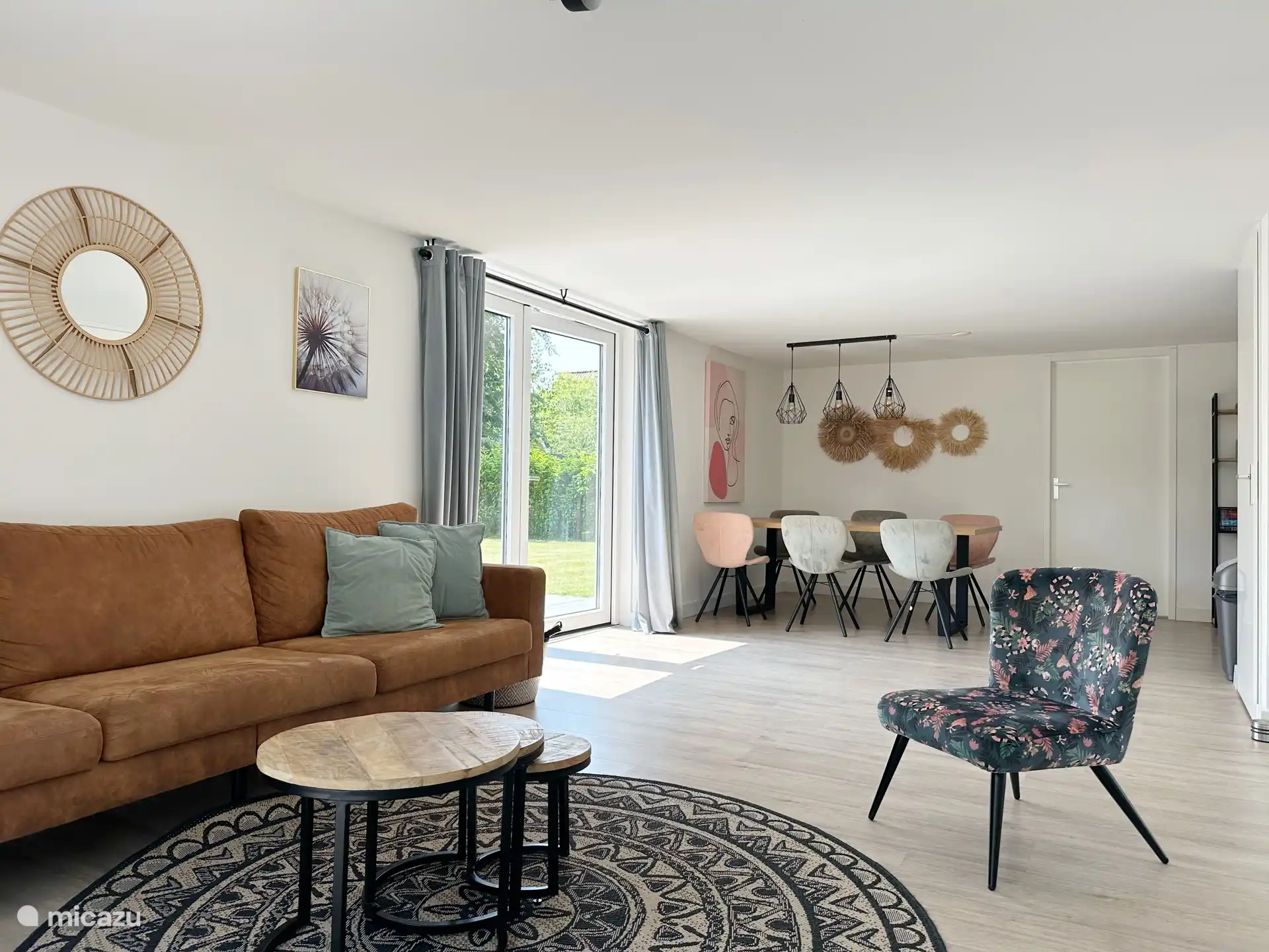Woonkamer met eethoek