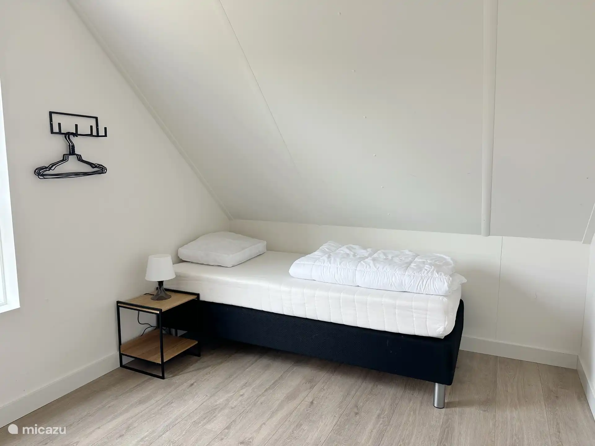 Slaapkamer met eenpersoonsbed