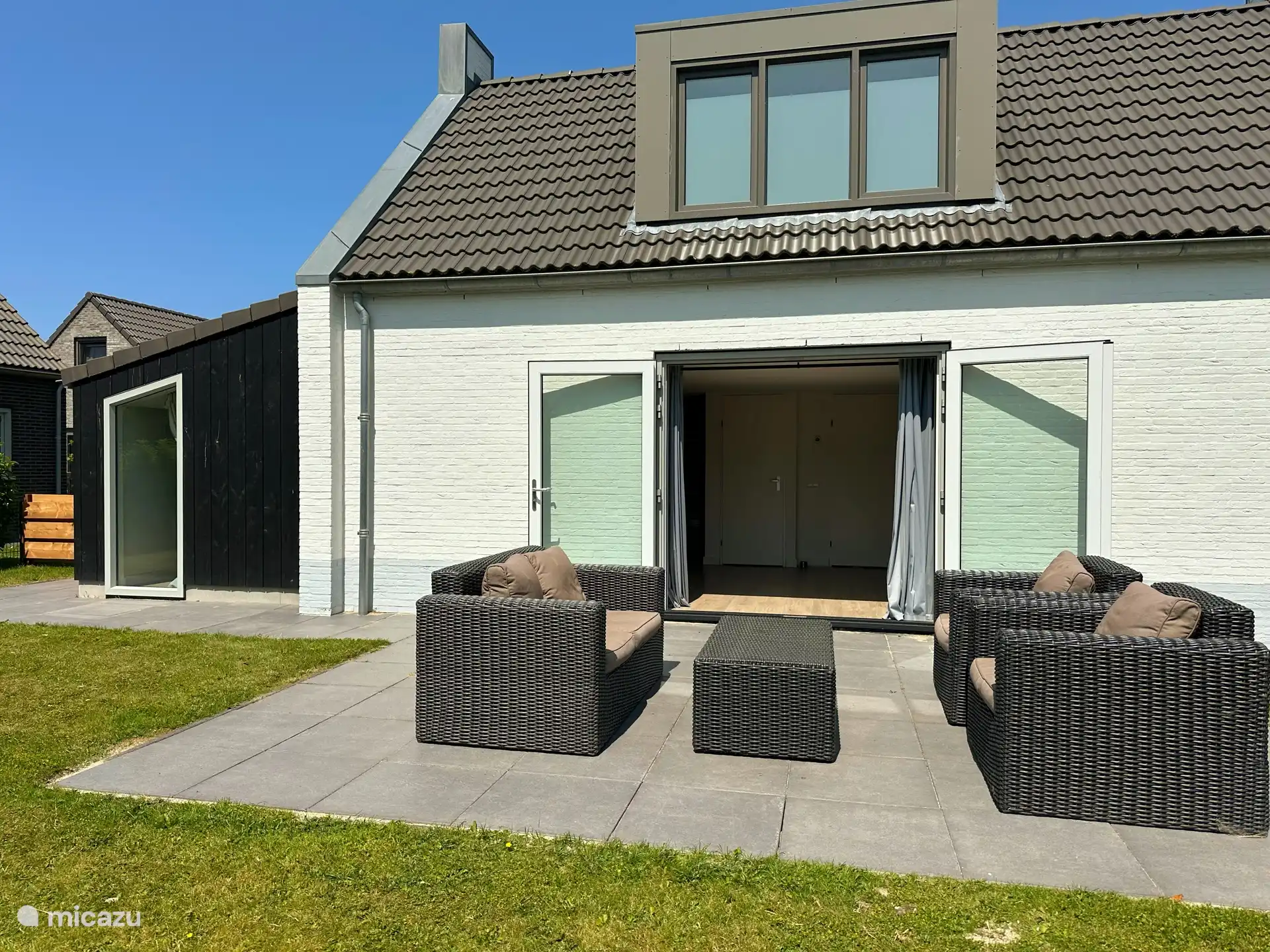 Terras met loungeset