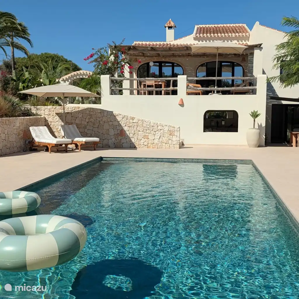 Villa met privézwembad en 2000m tuin