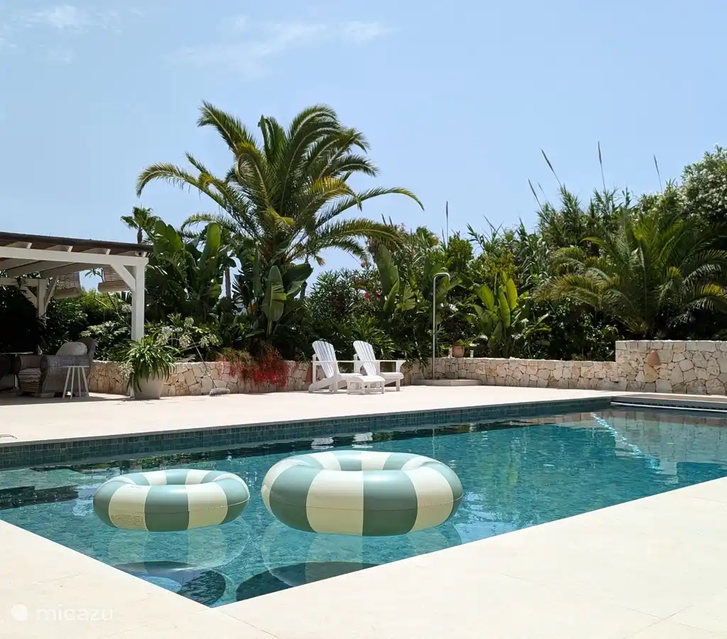 Villa met privézwembad en 2000m tuin