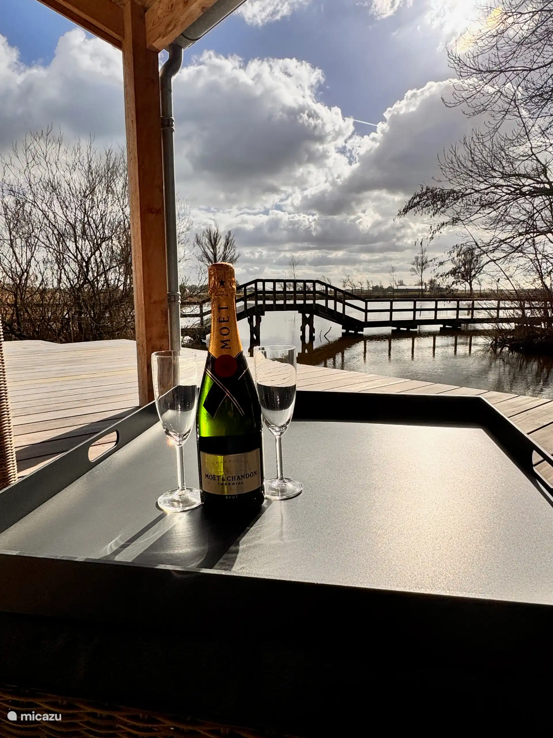 Veranda con vistas al agua