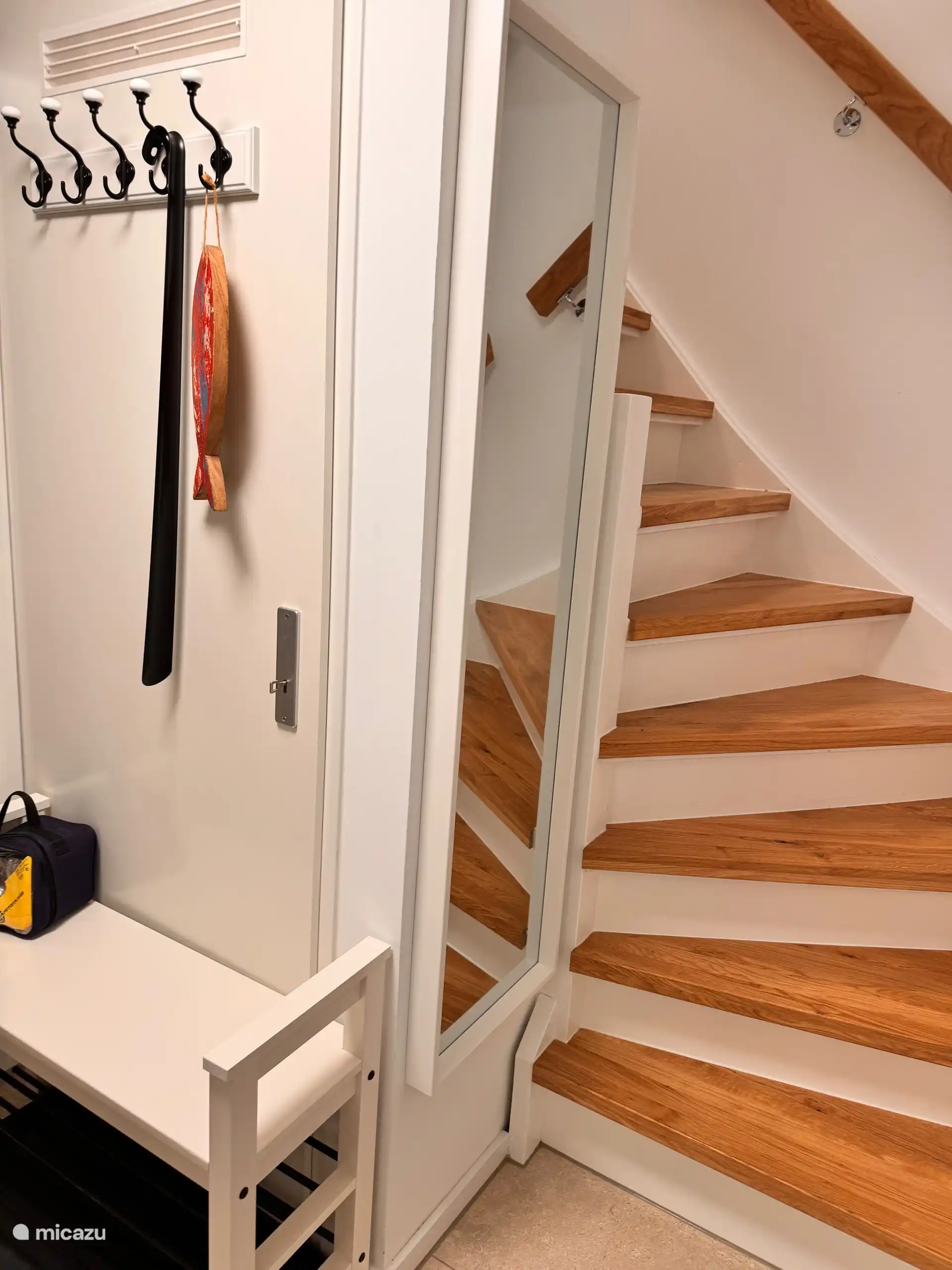 Salón con escaleras