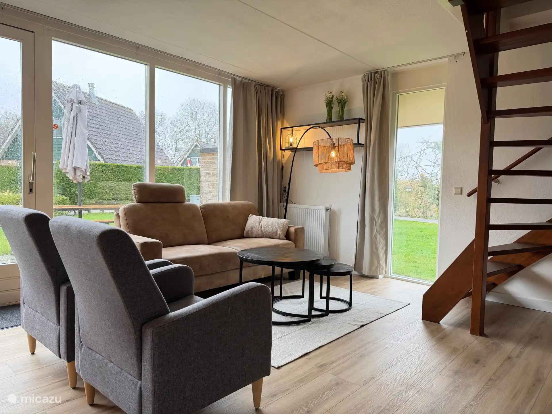 Woonkamer met trap