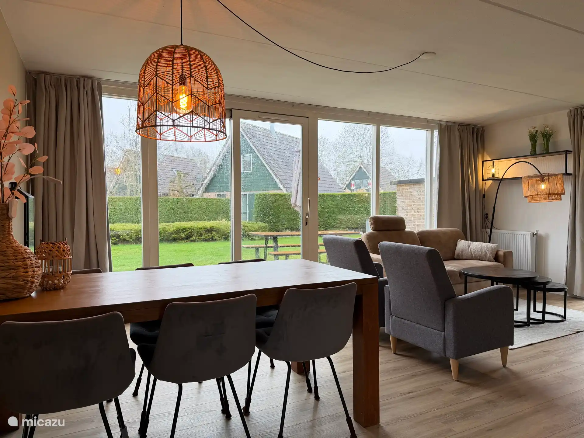 Eethoek en woonkamer