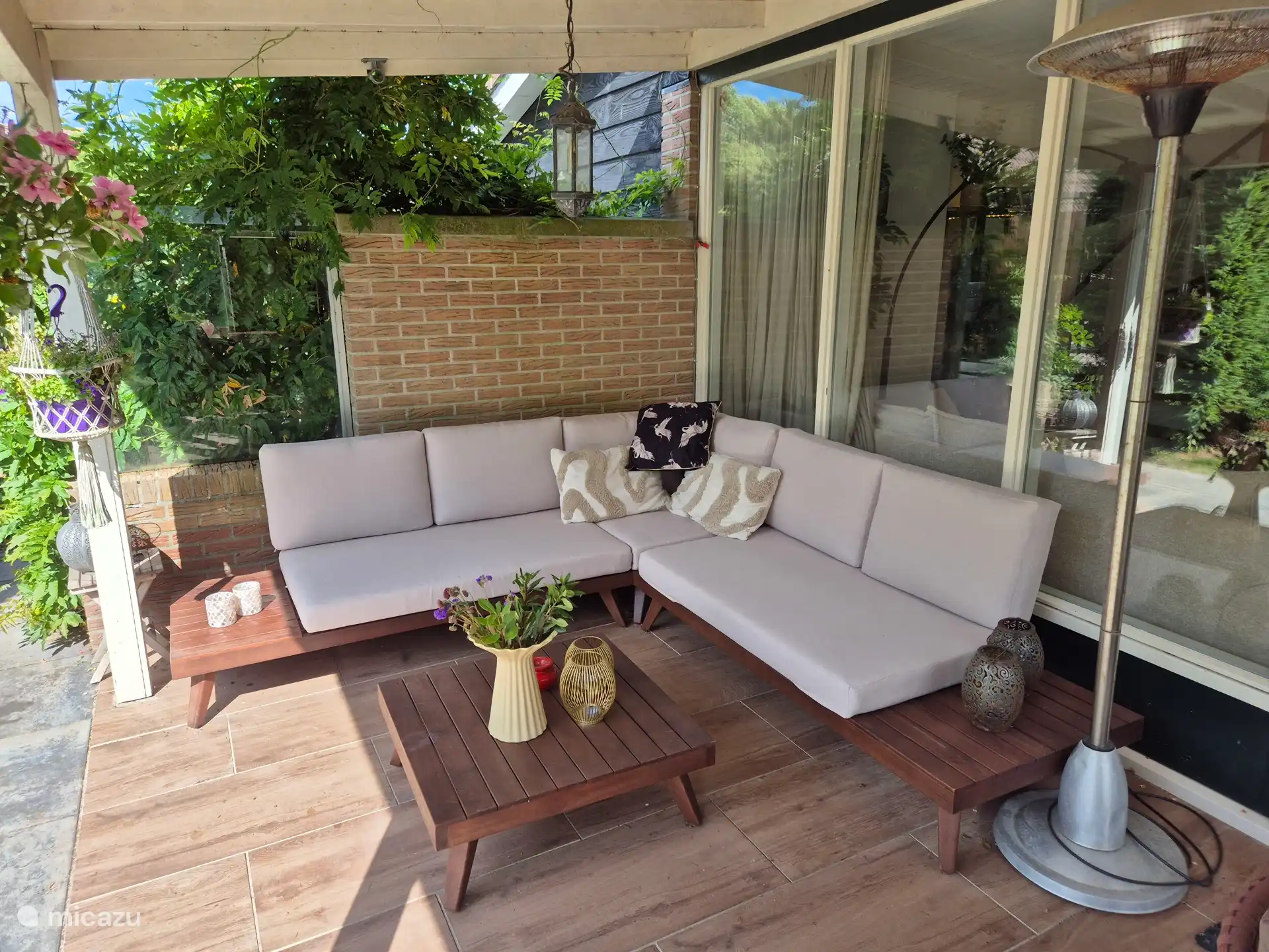 Loungeset onder de veranda