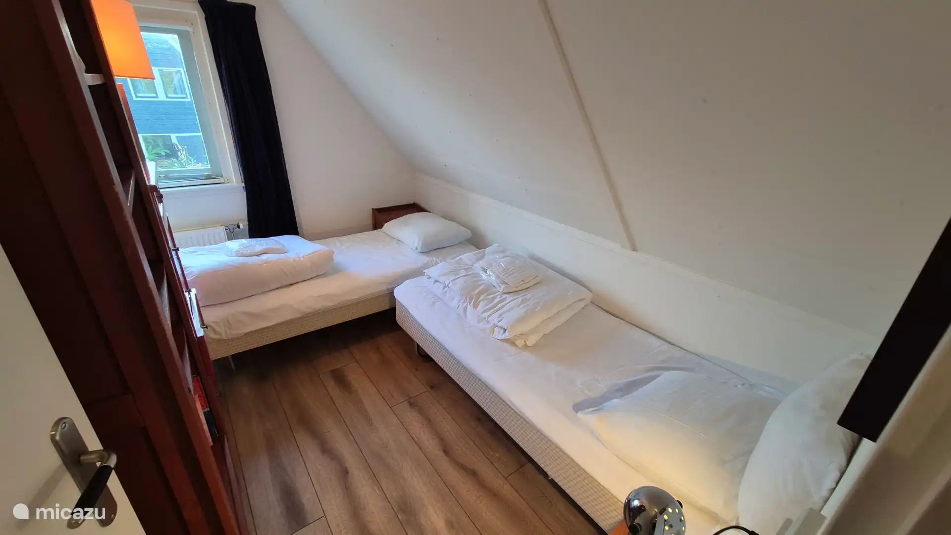 Slaapkamer met eenpersoonsbedden