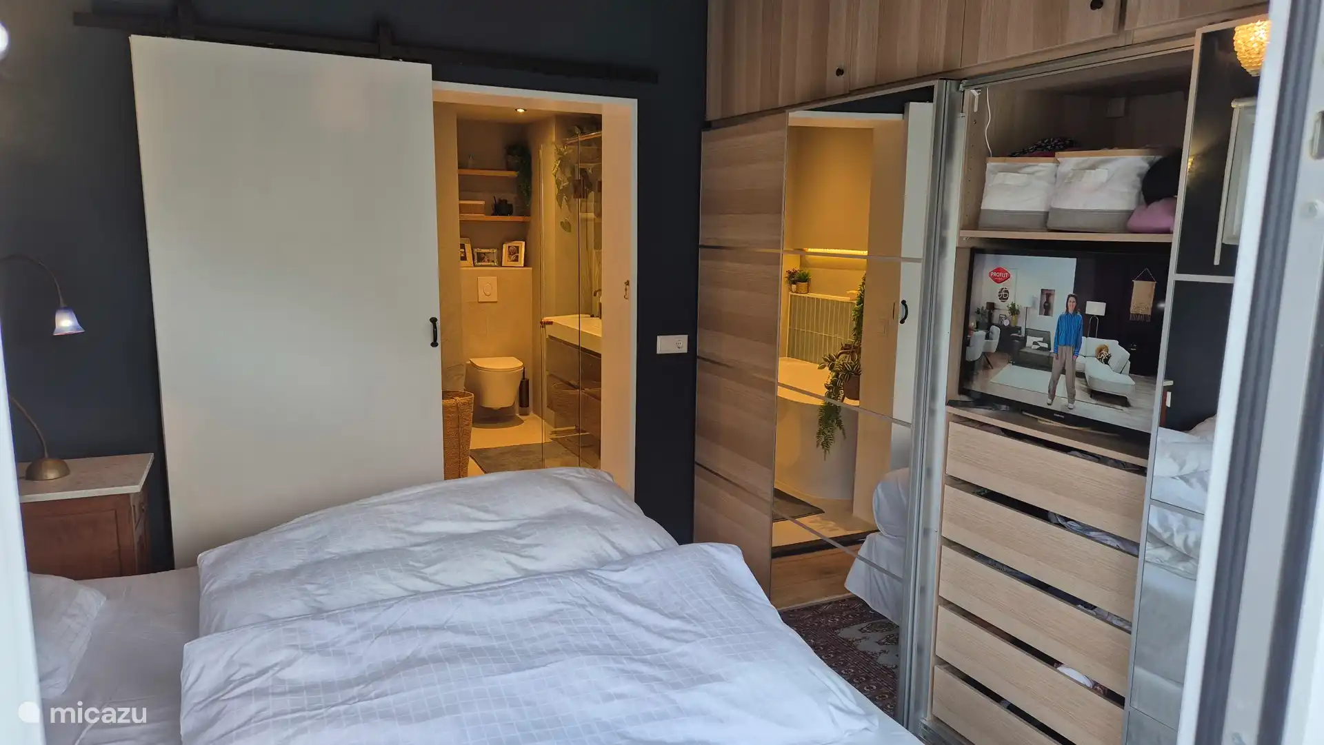 Slaapkamer met eigen badkamer