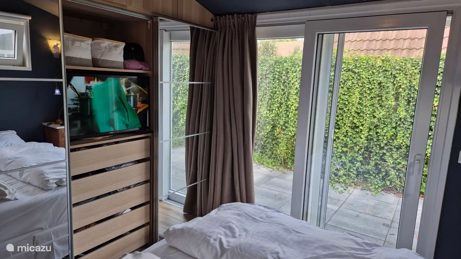 Slaapkamer met schuifpui
