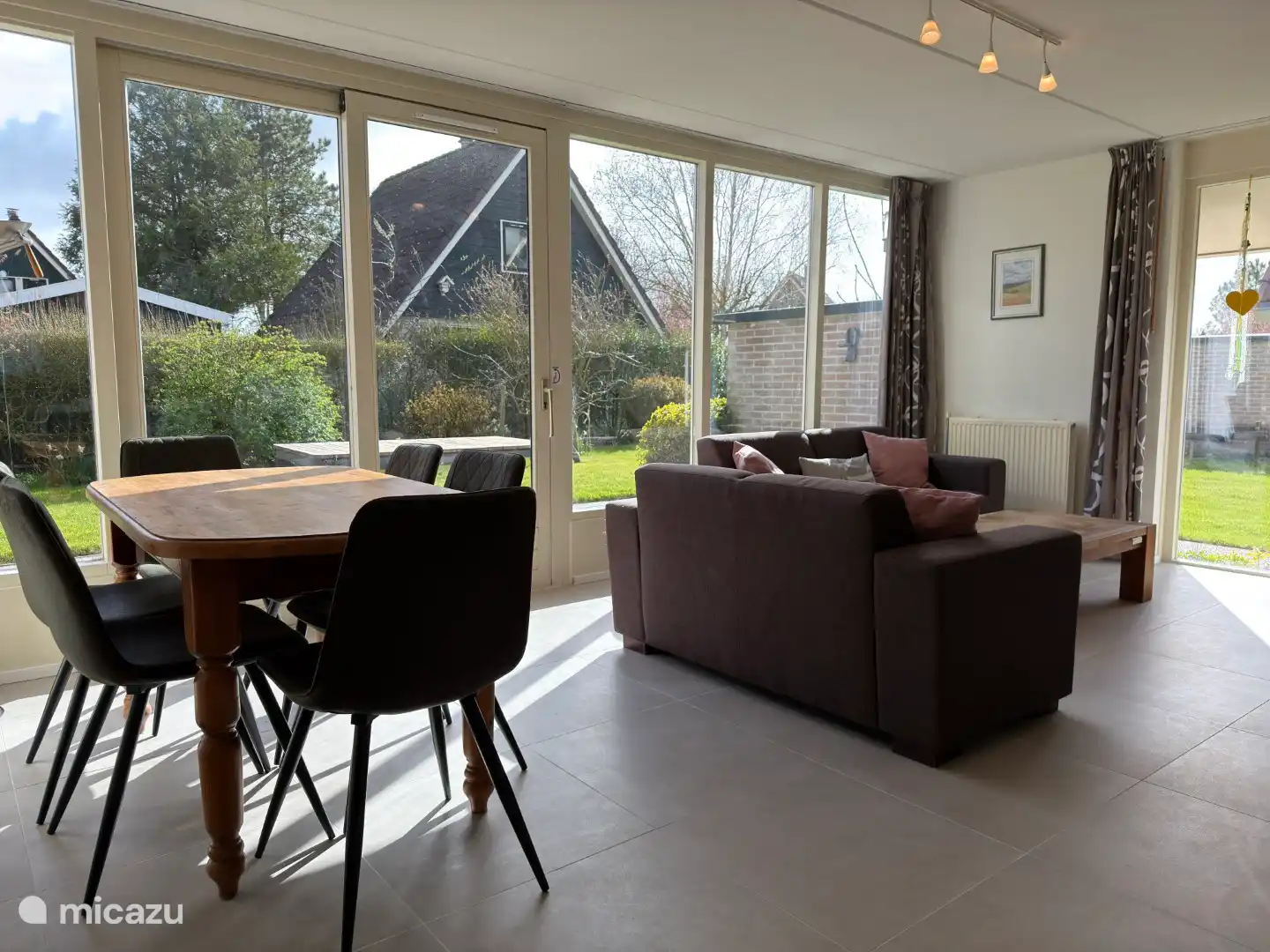 Woonkamer met eethoek