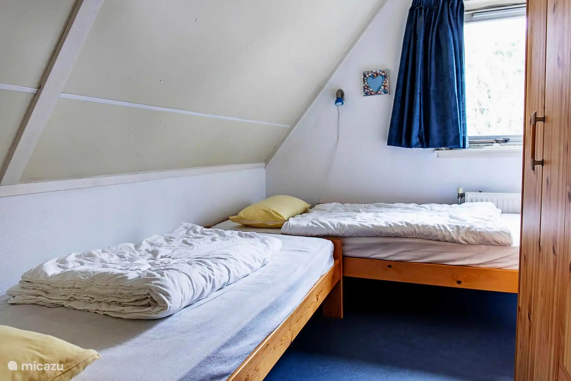 Slaapkamer met eenpersoonsbedden