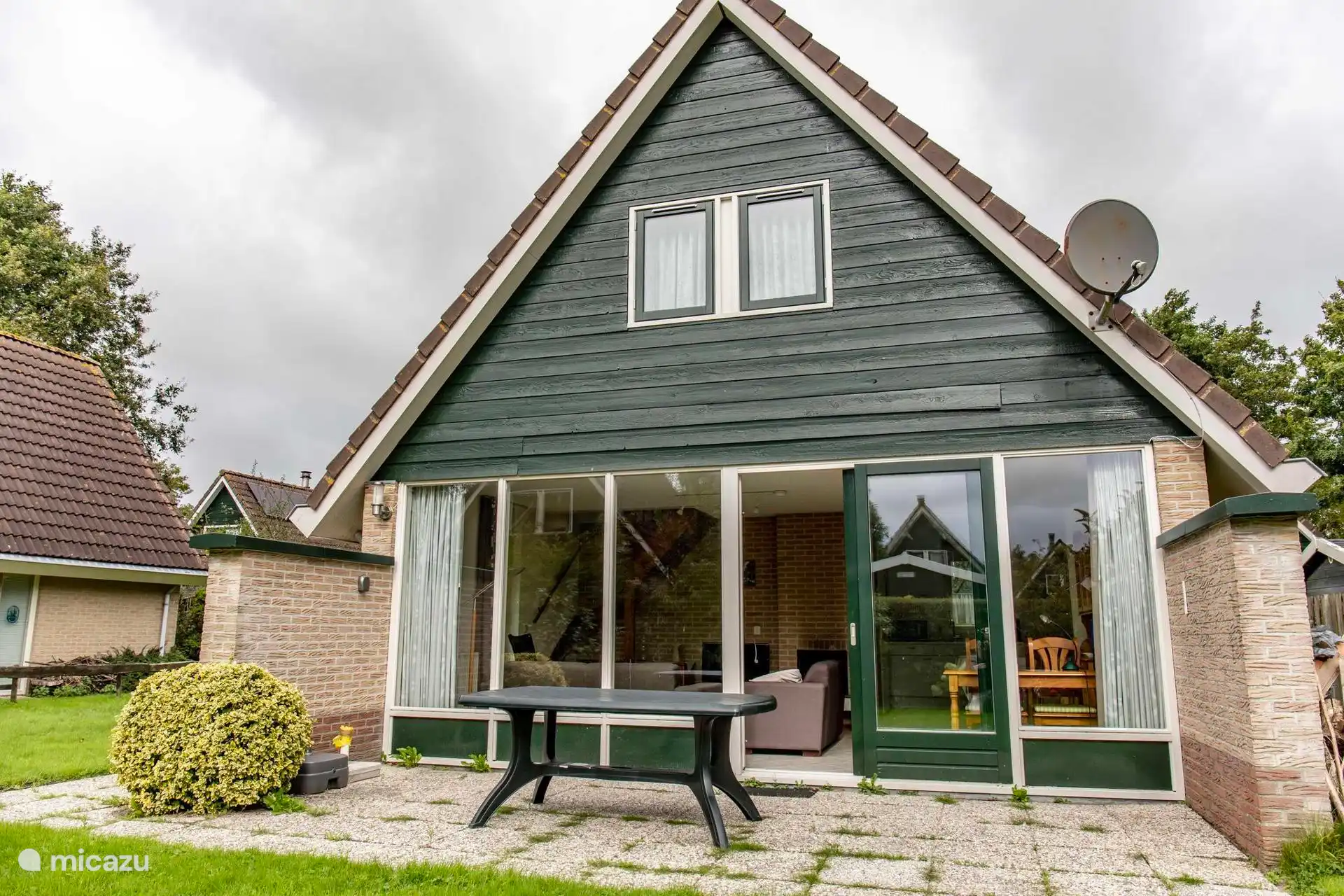 Woning achterzijde met terras