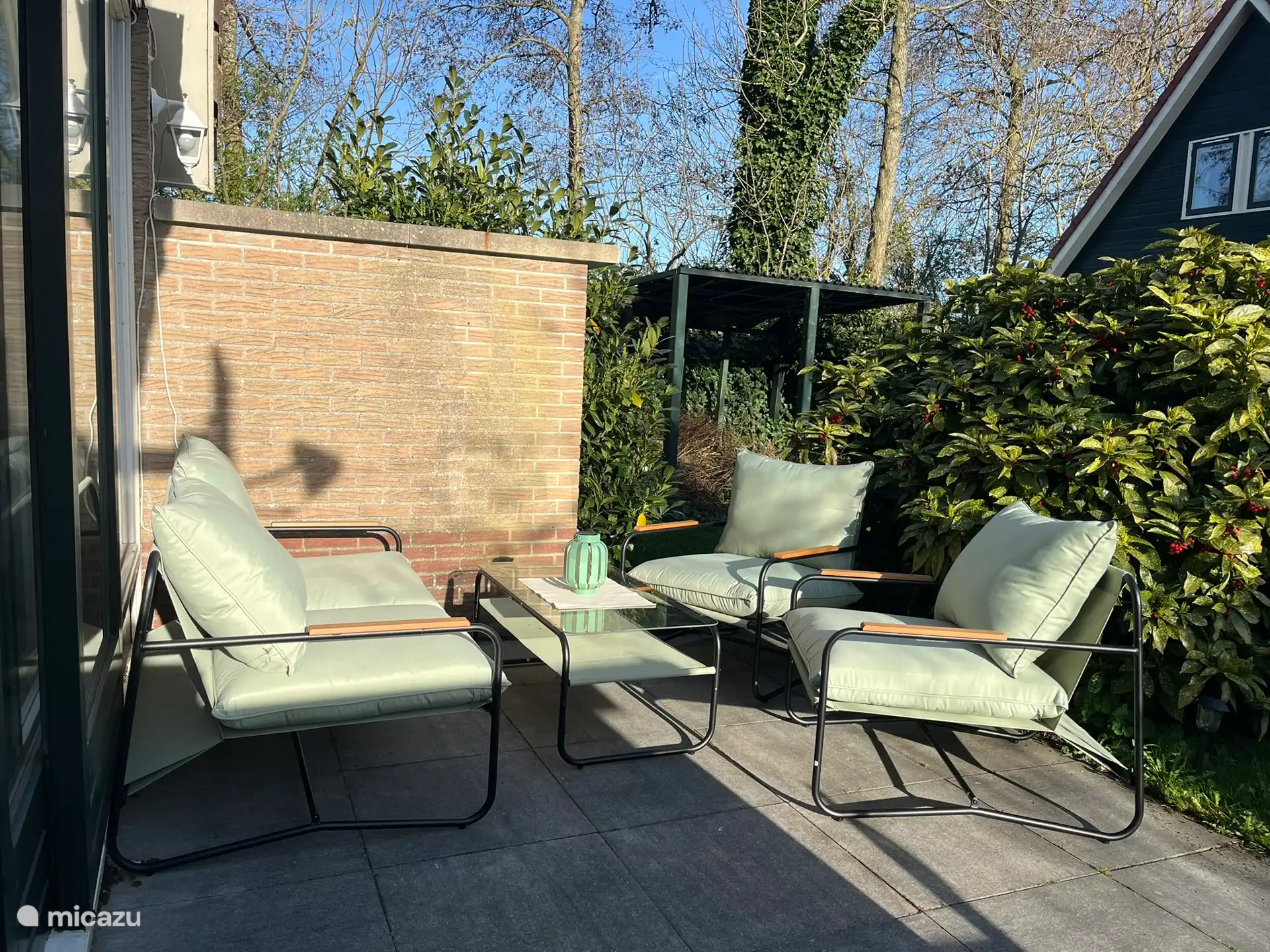 Terras met loungeset