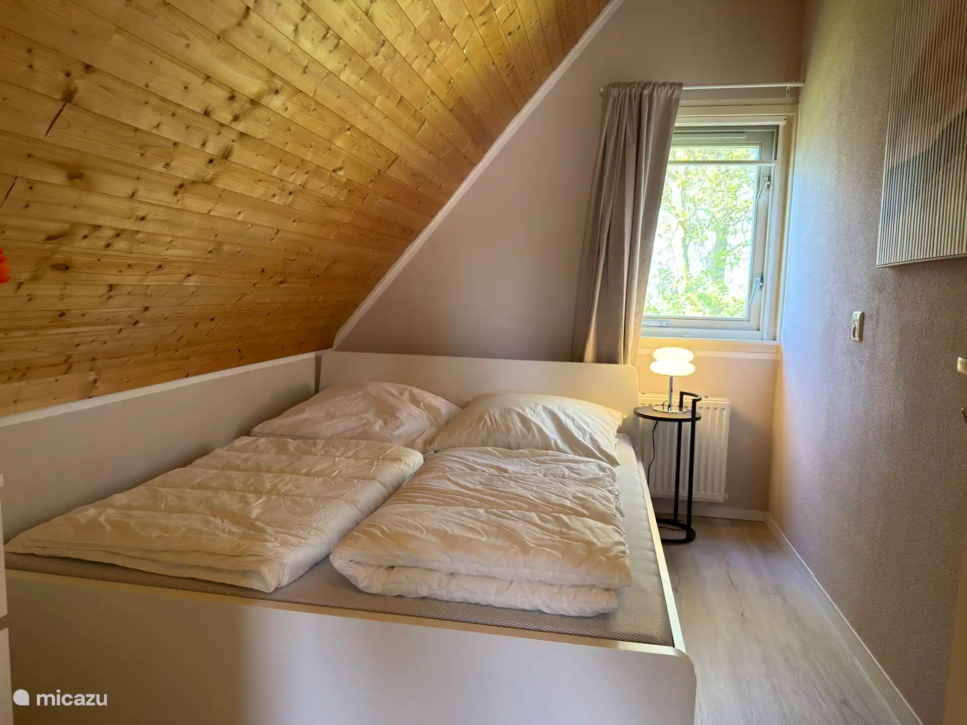 Slaapkamer met tweepersoonsbed