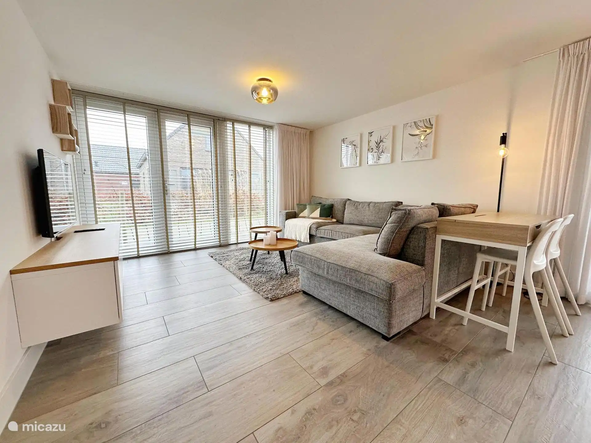 Woonkamer met eethoek