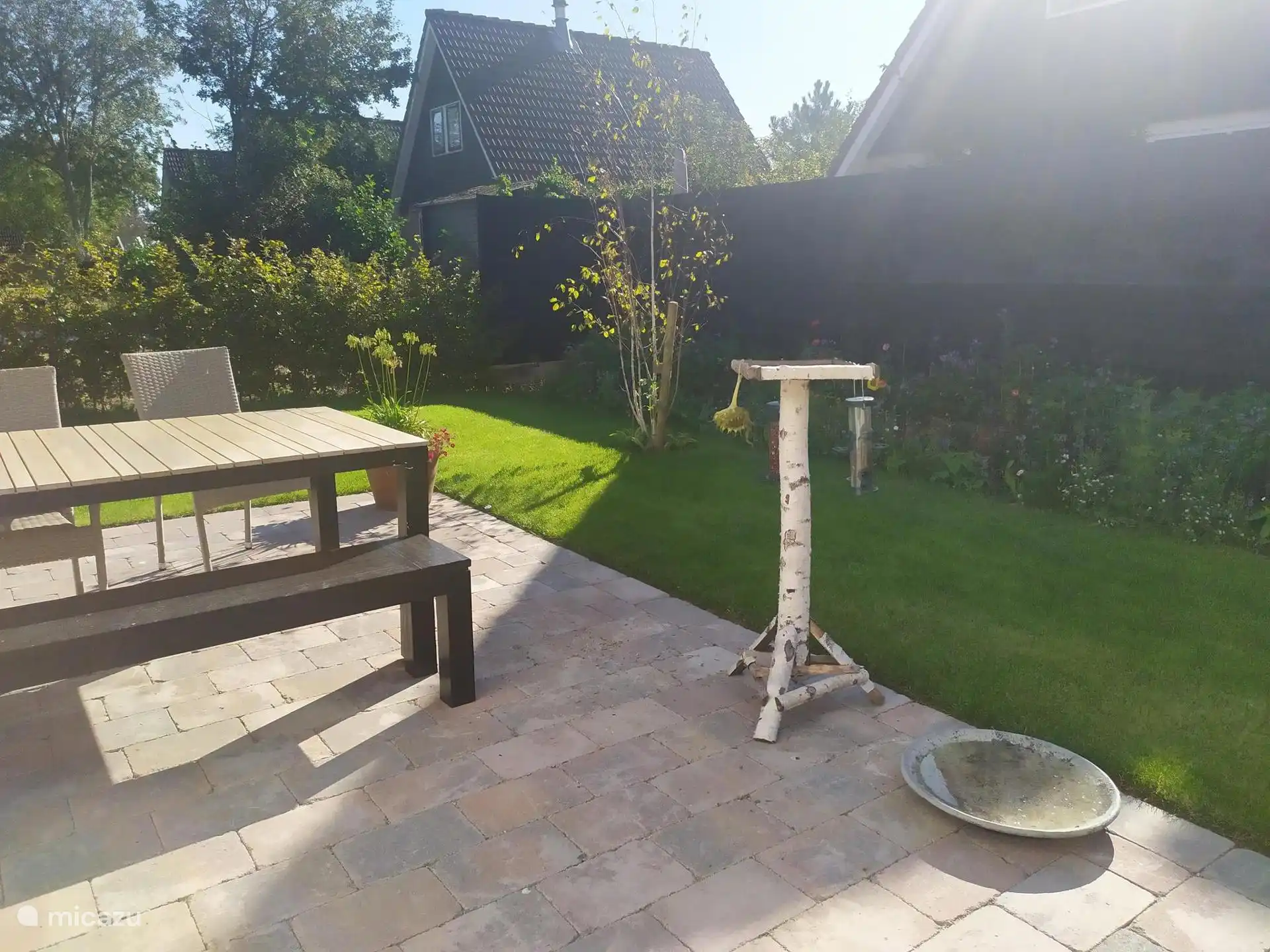 Terraza con mesa de picnic