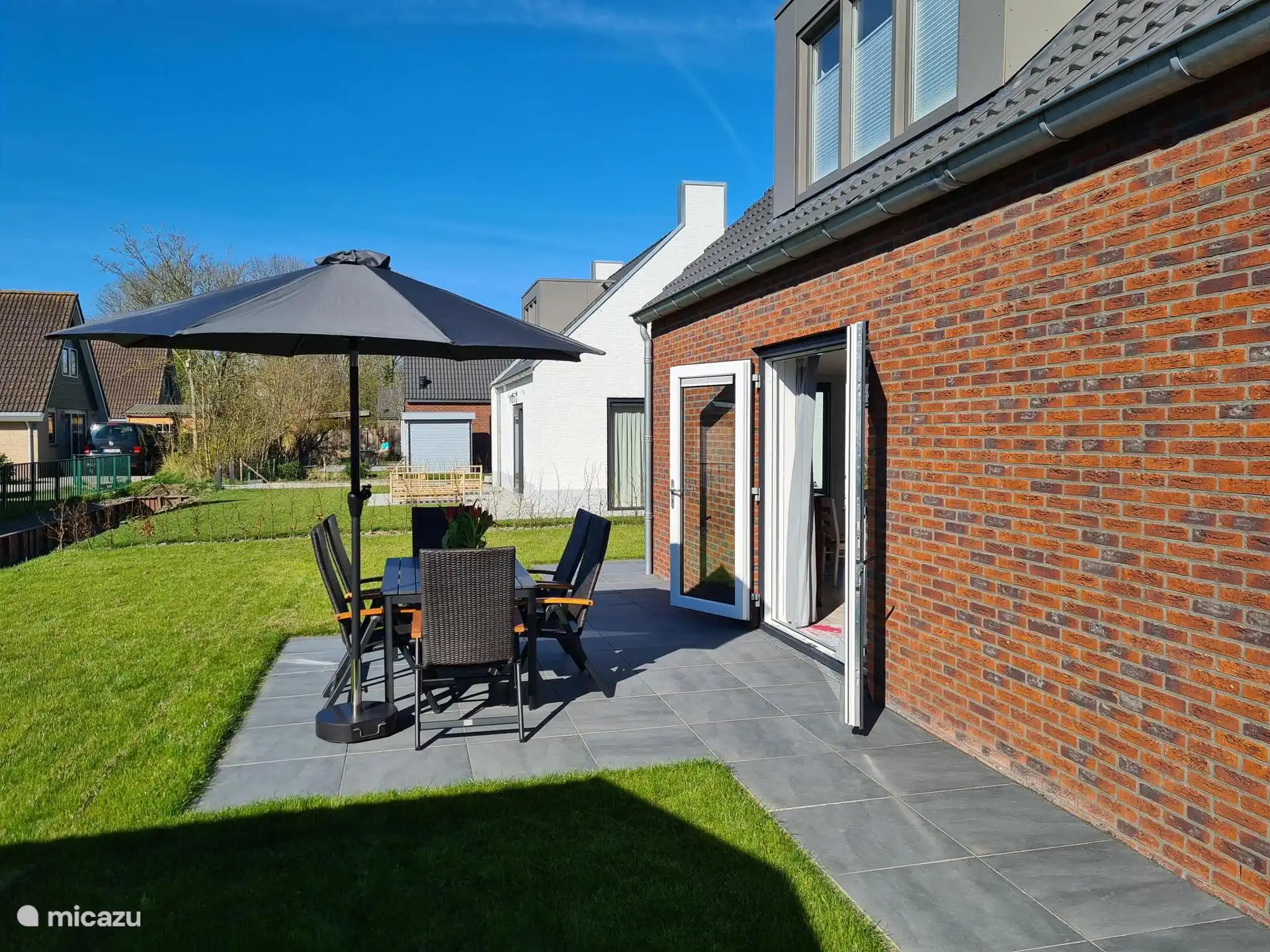 Terras met parasol