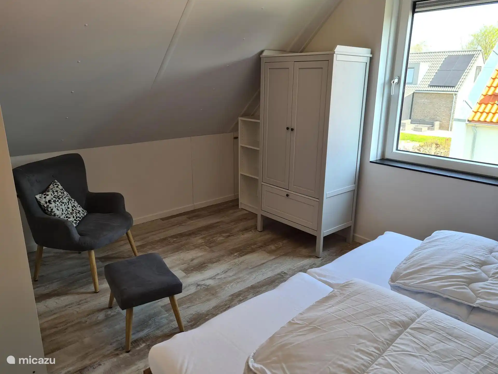 Dormitorio con zona de estar
