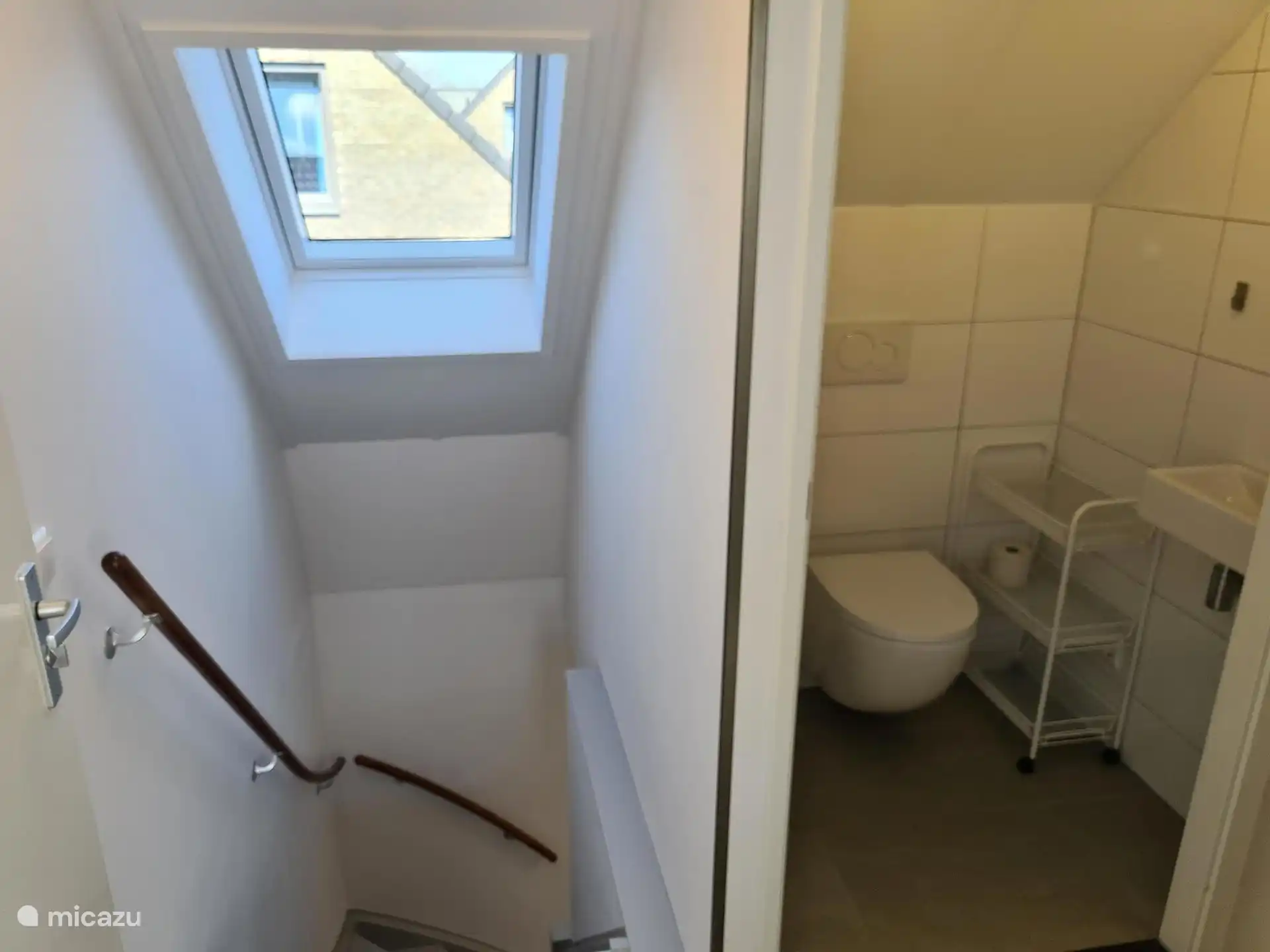 Escaleras y baño