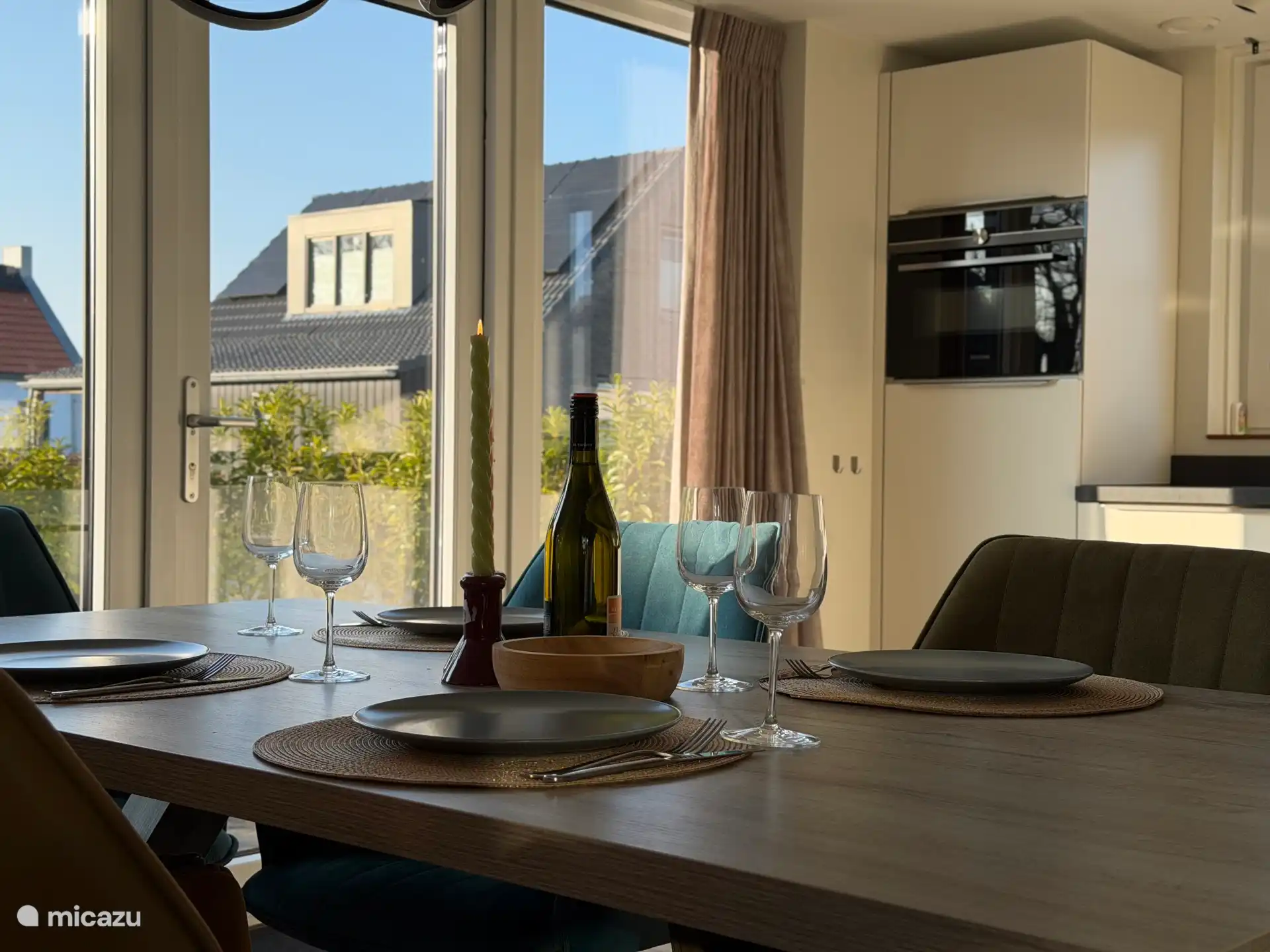 Eettafel en keuken